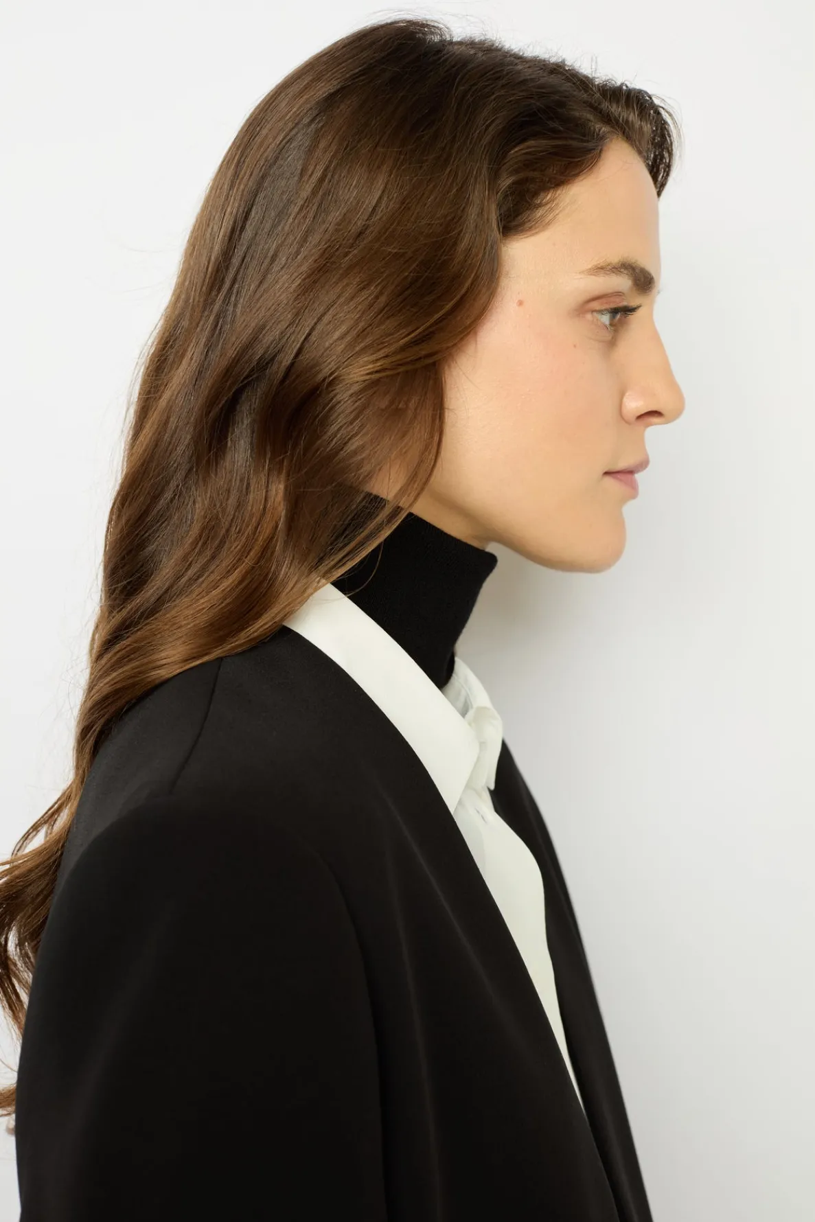 black_jacket_with_gold_ch_4.webp Best Sale Black jacket with gold chains - MIRIELLE Jackets