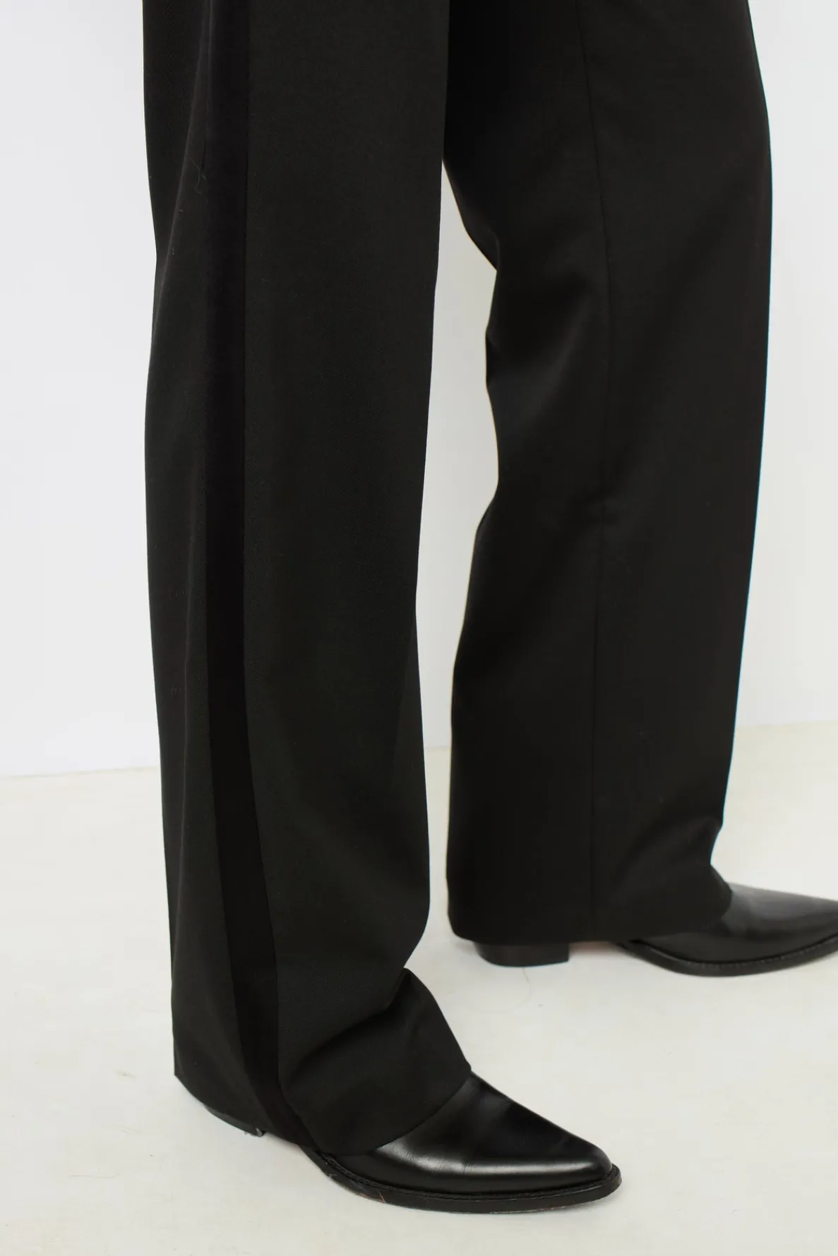 black_tuxedo_pants__daho_4.webp Discount Black tuxedo pants - DAHO Trousers | Suits & Outfits