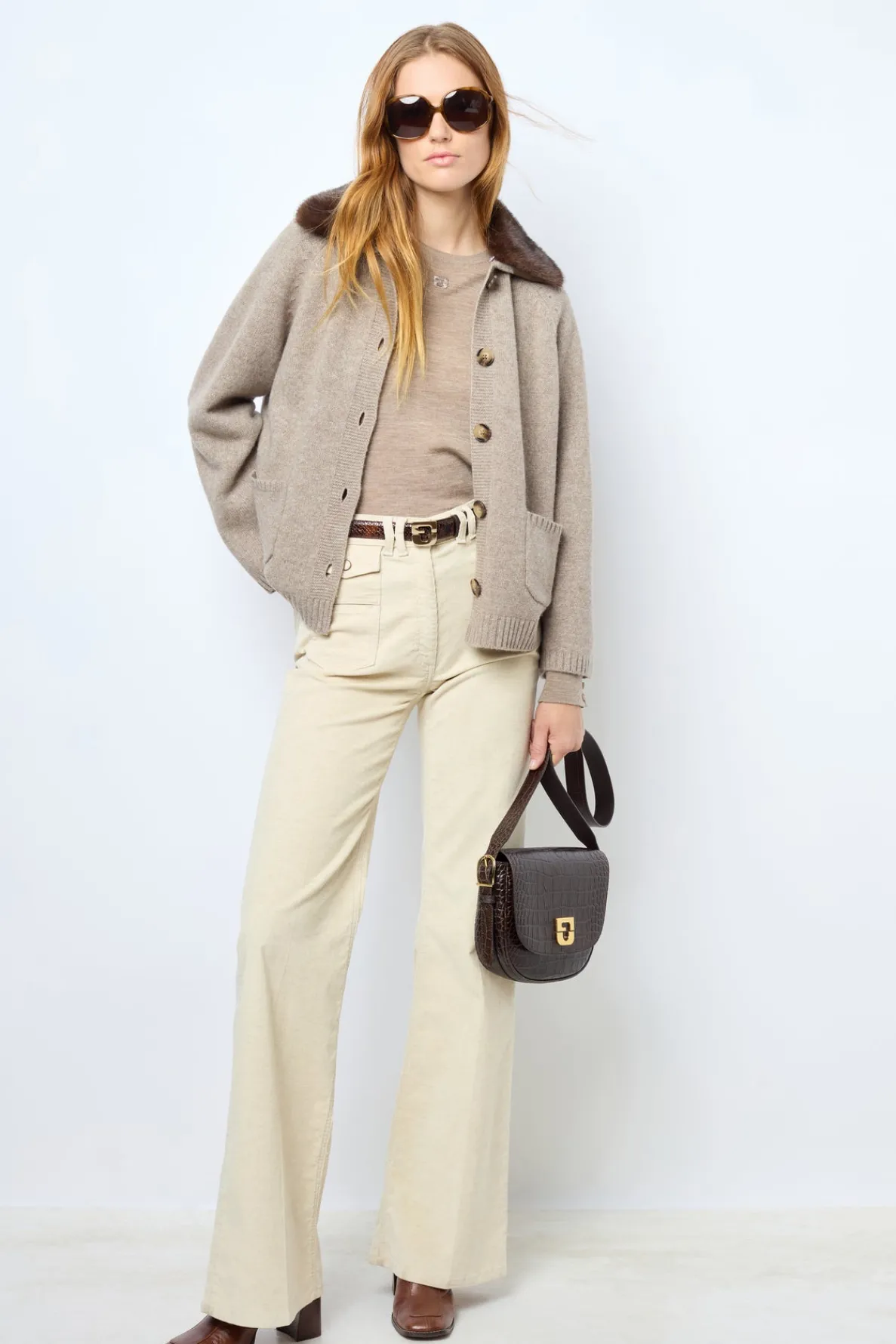 cashmere_cardigan_with_co_1.webp Online Cashmere cardigan with collar and fingerless gloves - JADWIGE Knitwear