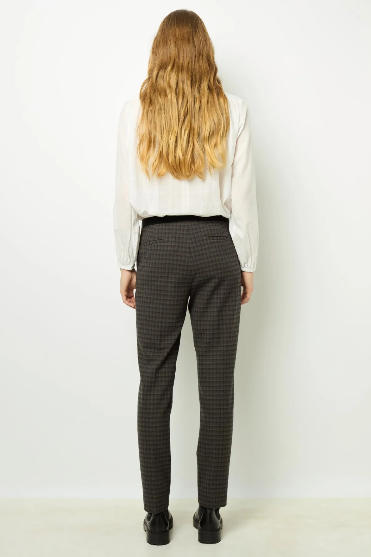 checked_slim_pants__noeli_3.webp Cheap Checked slim pants - NOELIE Trousers