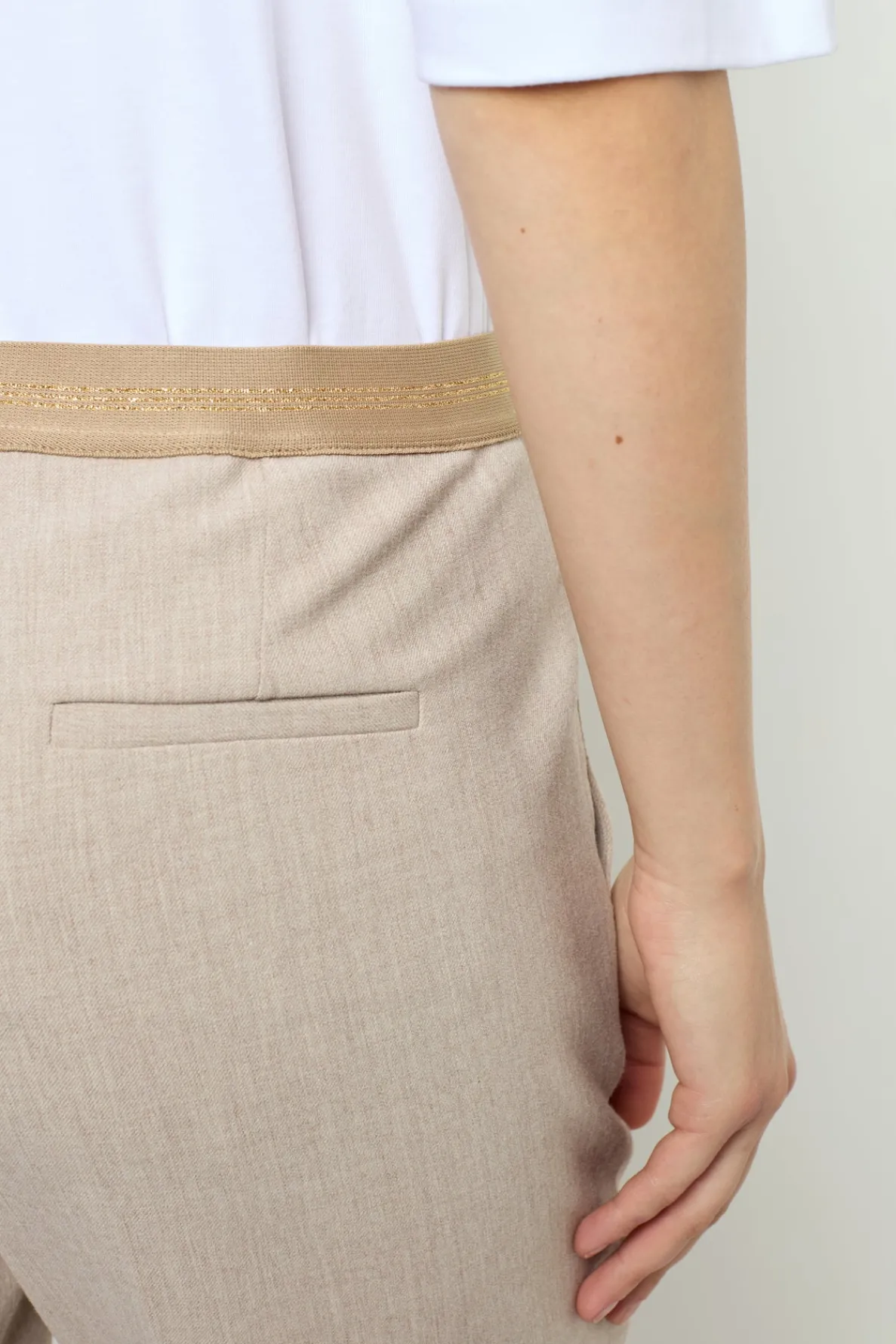 elasticated_slimfit_trous_2.webp Online Elasticated slim-fit trousers - NALA Trousers