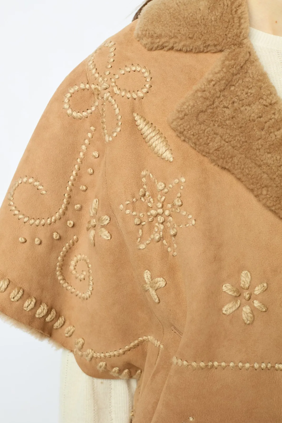 embroidered_shearling_sho_4.webp Fashion Embroidered shearling short jacket - LYSIANNA Leather & Pelts