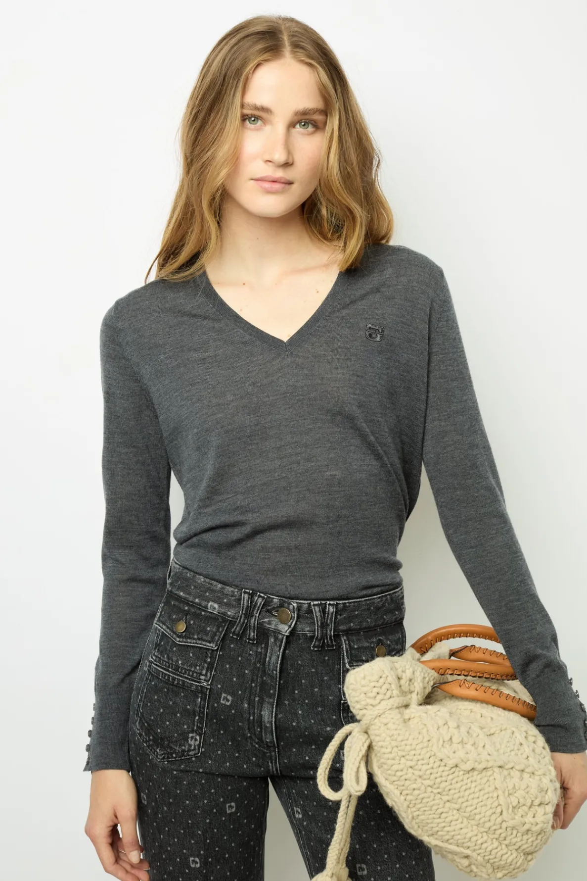 fine_wool_vneck_sweater___0-3.webp Best Fine wool V-neck sweater - JULIETTE Knitwear