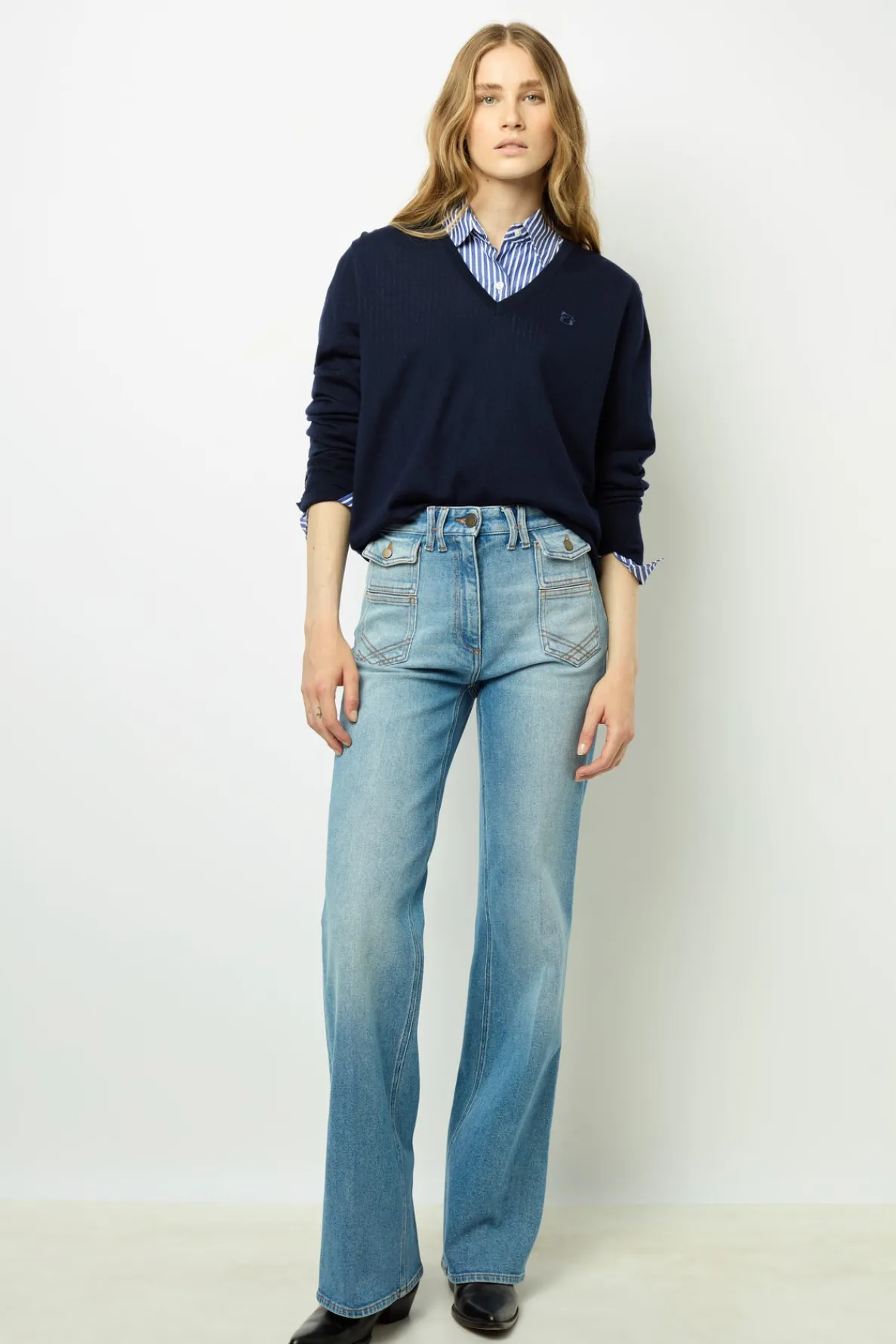 fine_wool_vneck_sweater___1-1.webp New Fine wool V-neck sweater - JULIETTE Knitwear