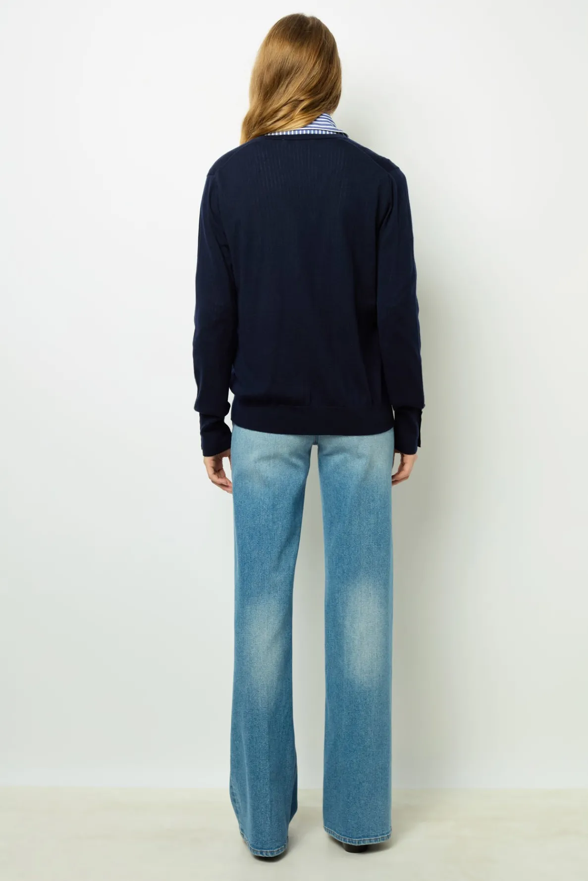 fine_wool_vneck_sweater___3-1.webp New Fine wool V-neck sweater - JULIETTE Knitwear