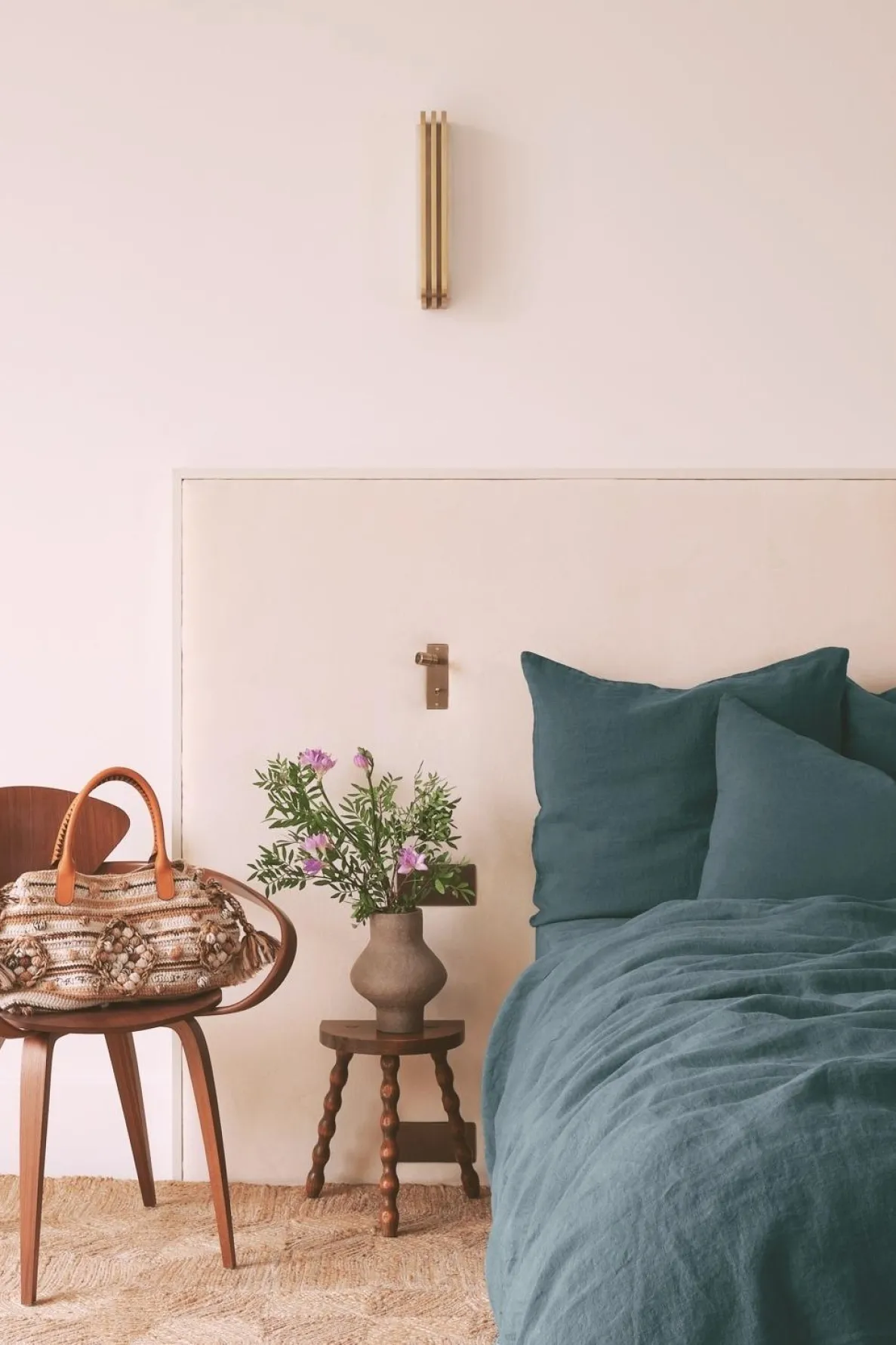 fitted_washed_linen_sheet_1-2.webp Hot Fitted washed linen sheet - midnight blue Fitted Sheets