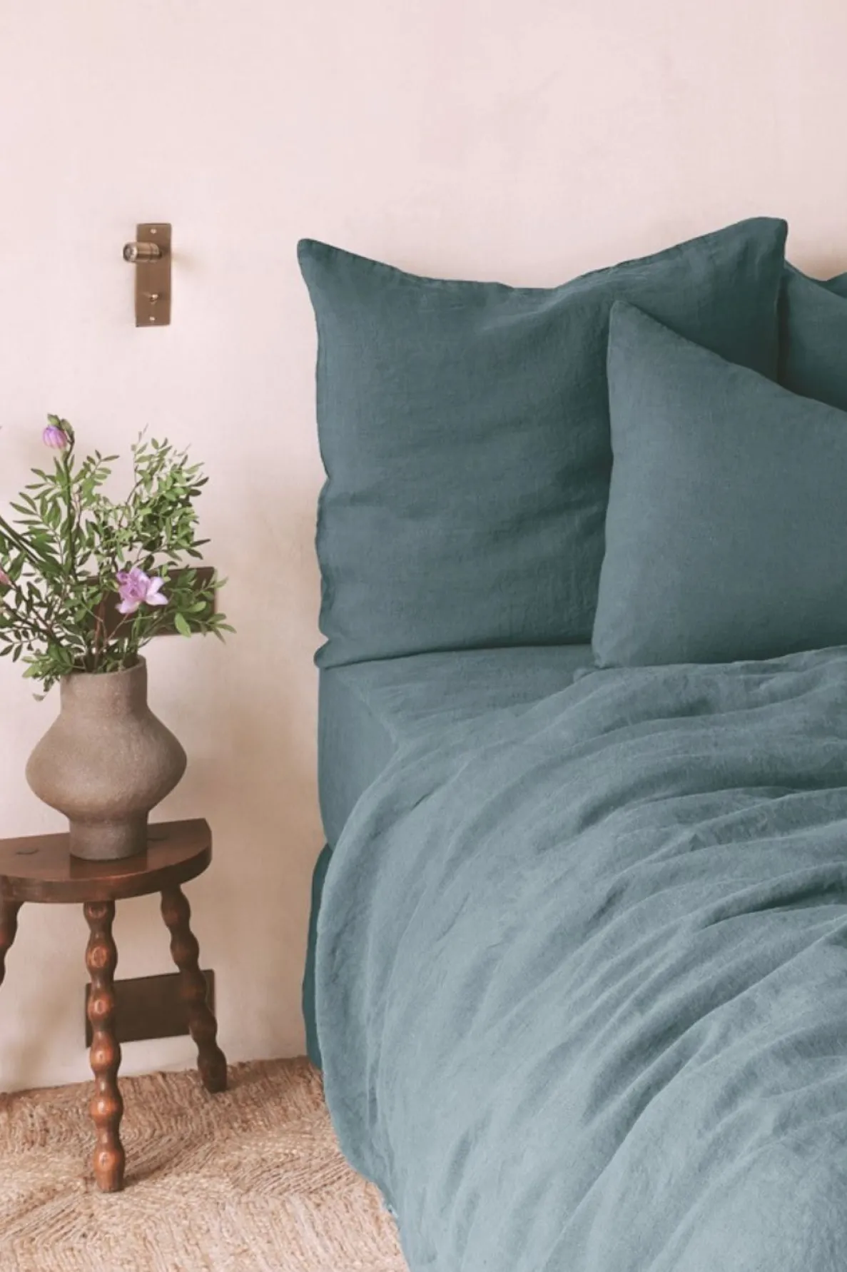 fitted_washed_linen_sheet_2-2.webp Hot Fitted washed linen sheet - midnight blue Fitted Sheets