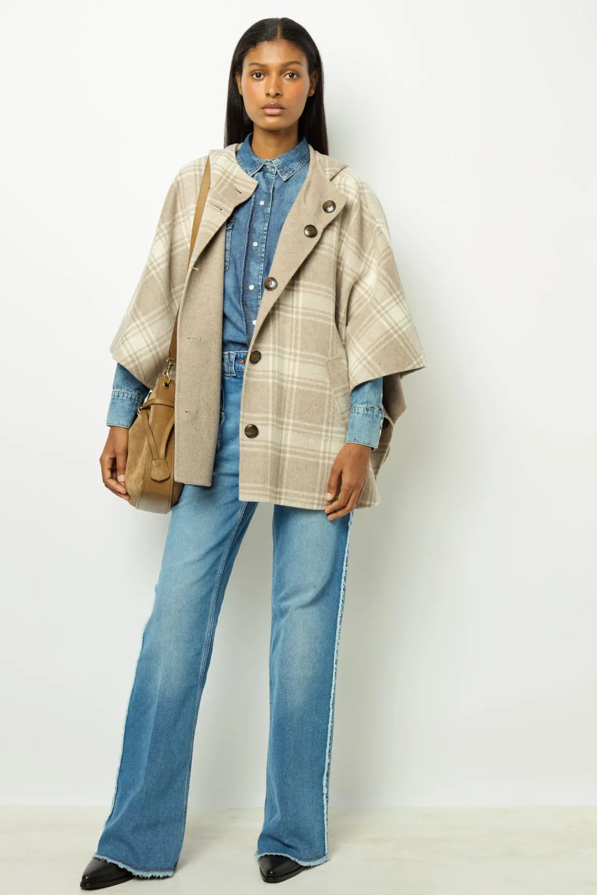 flared_jeans_with_fringes_0-3.webp Cheap Flared jeans with fringes - ANNA Coats