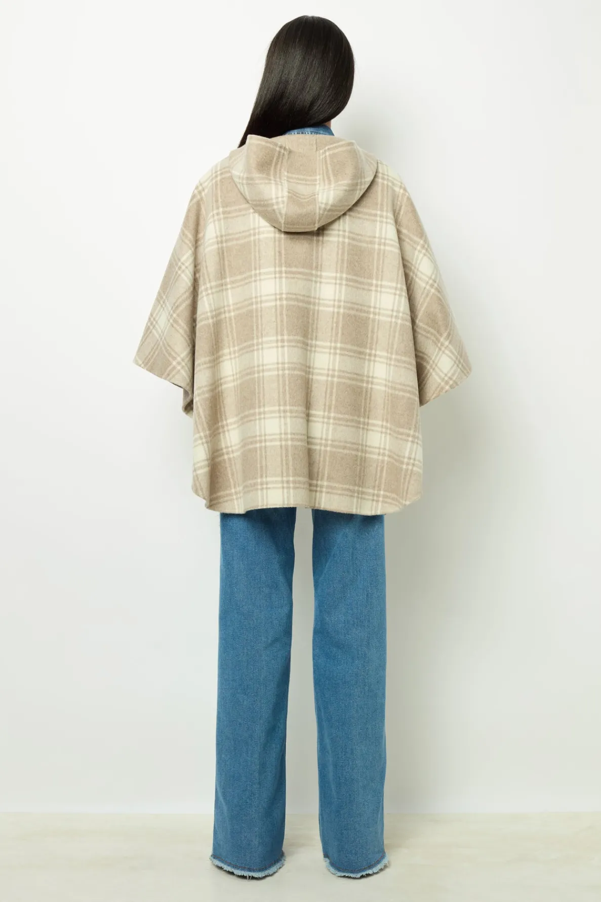 flared_jeans_with_fringes_4-3.webp Cheap Flared jeans with fringes - ANNA Coats