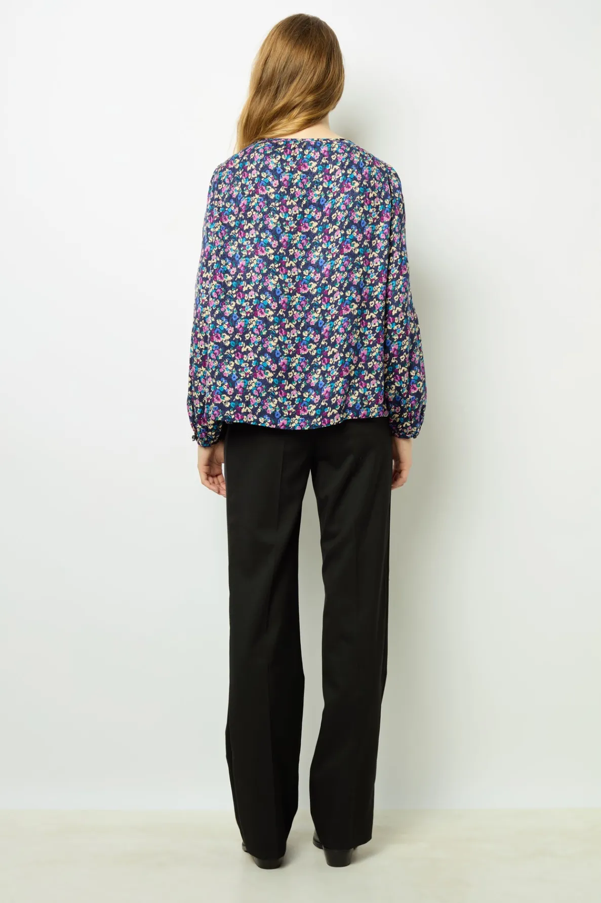 floral_jacquard_blouse__b_3.webp Outlet Floral jacquard blouse - BRITTANIA Shirts & Blouses