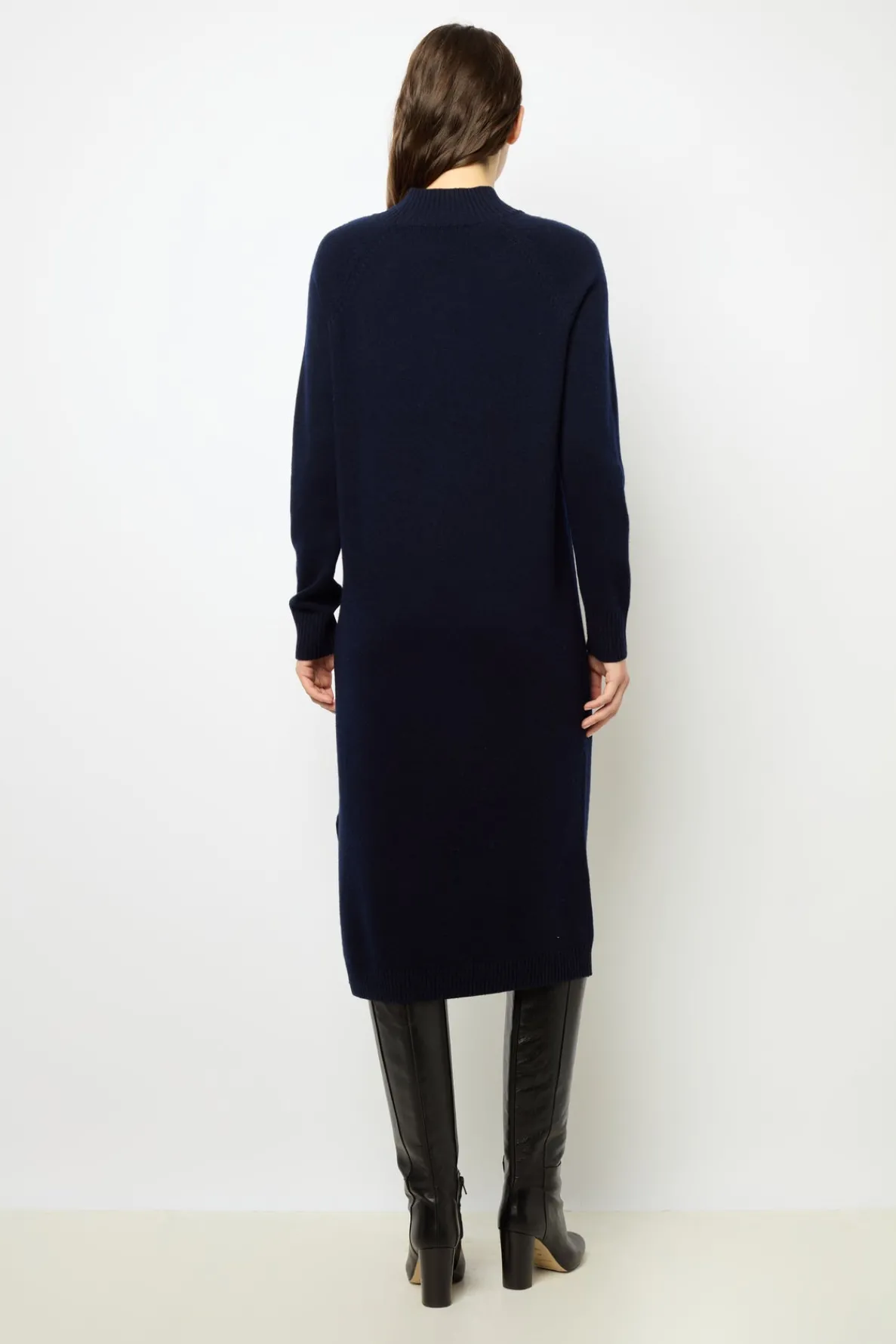 halfmoon_bag_in_suede_lea_3-4.webp Clearance Half-moon bag in suede leather - LE SUZANNE Dresses
