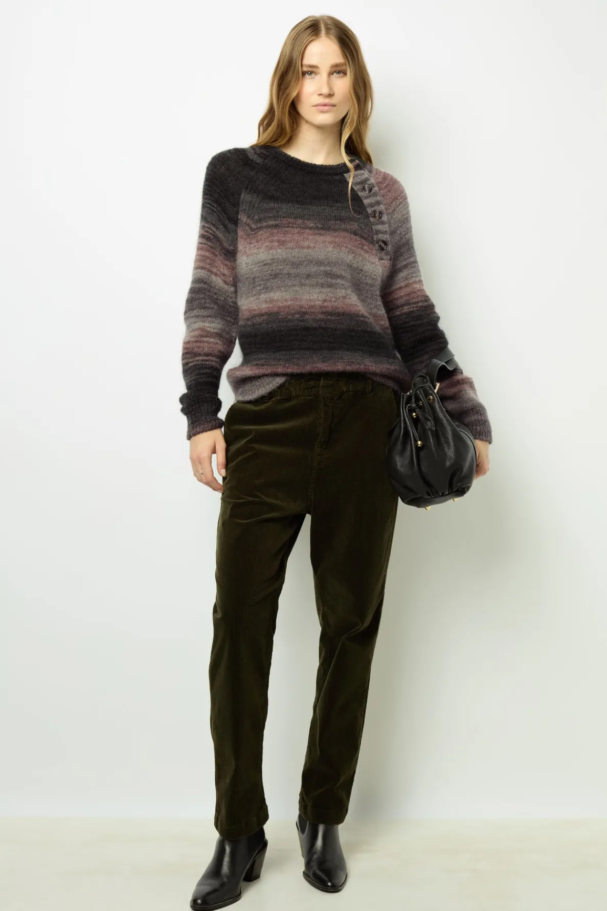 handbag_in_leather__h_1-11.webp New Handbag in leather - 24H Knitwear