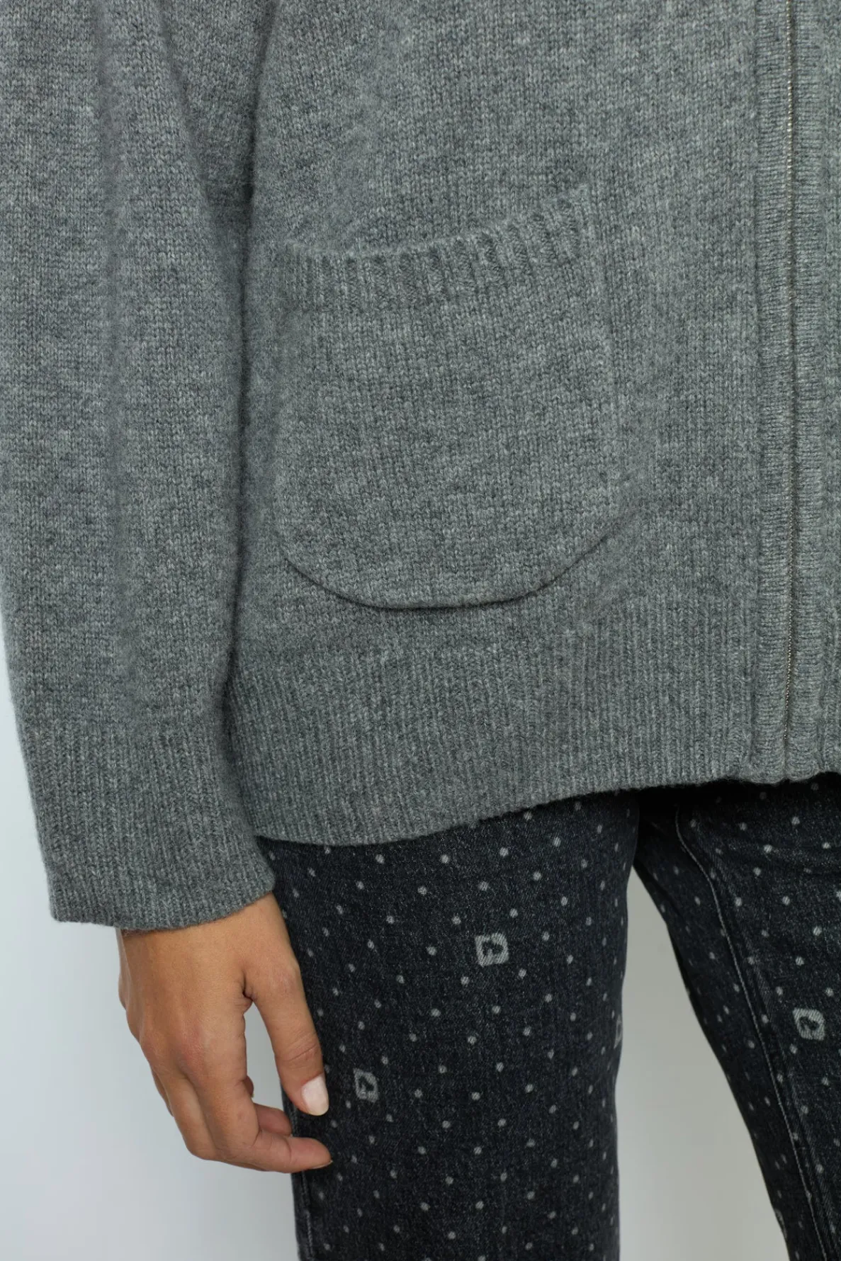 hooded_cashmere_cardigan__3.webp Fashion Hooded cashmere cardigan - JOSSELINE Knitwear