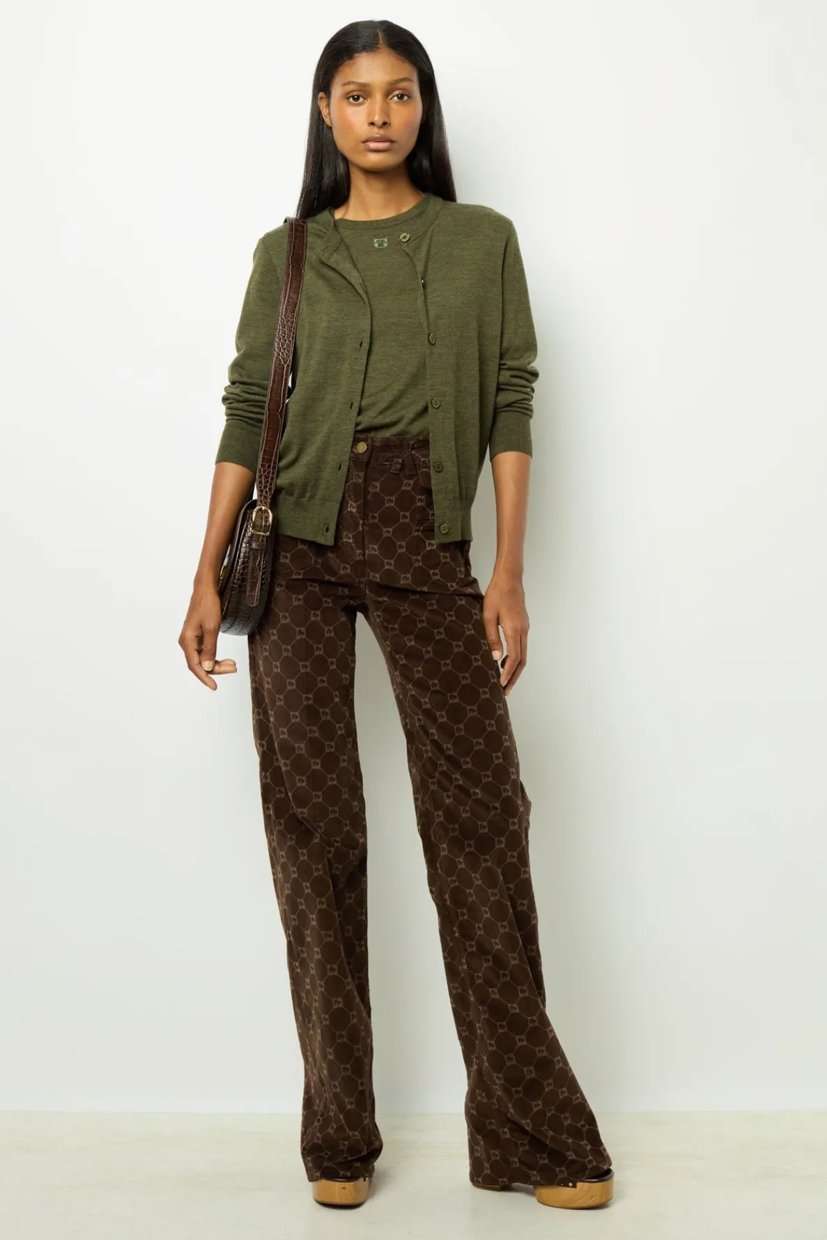 merino_wool_cardigan__lya_1-2.webp Shop Merino wool cardigan - LYANE Knitwear