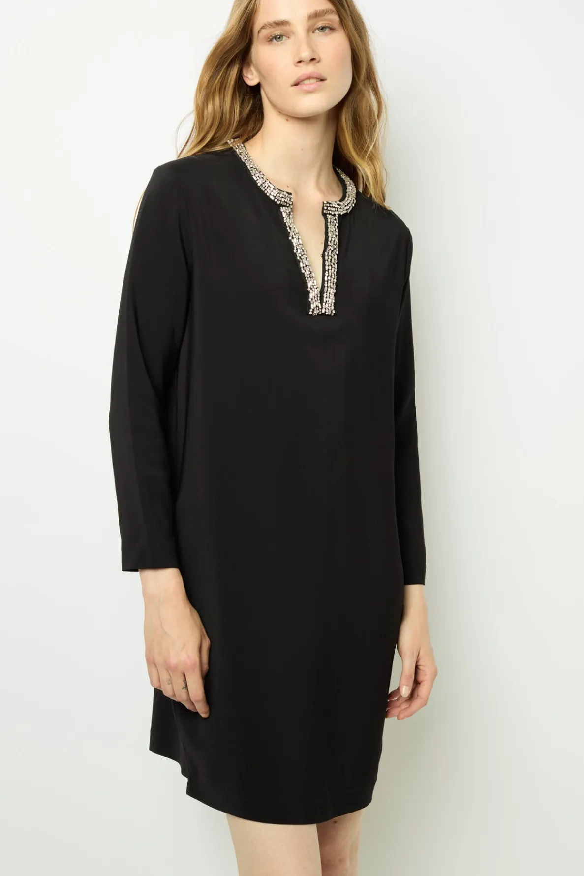 mini_dress_with_jewel_col_1-1.webp Outlet Mini dress with jewel collar - STERNA Dresses