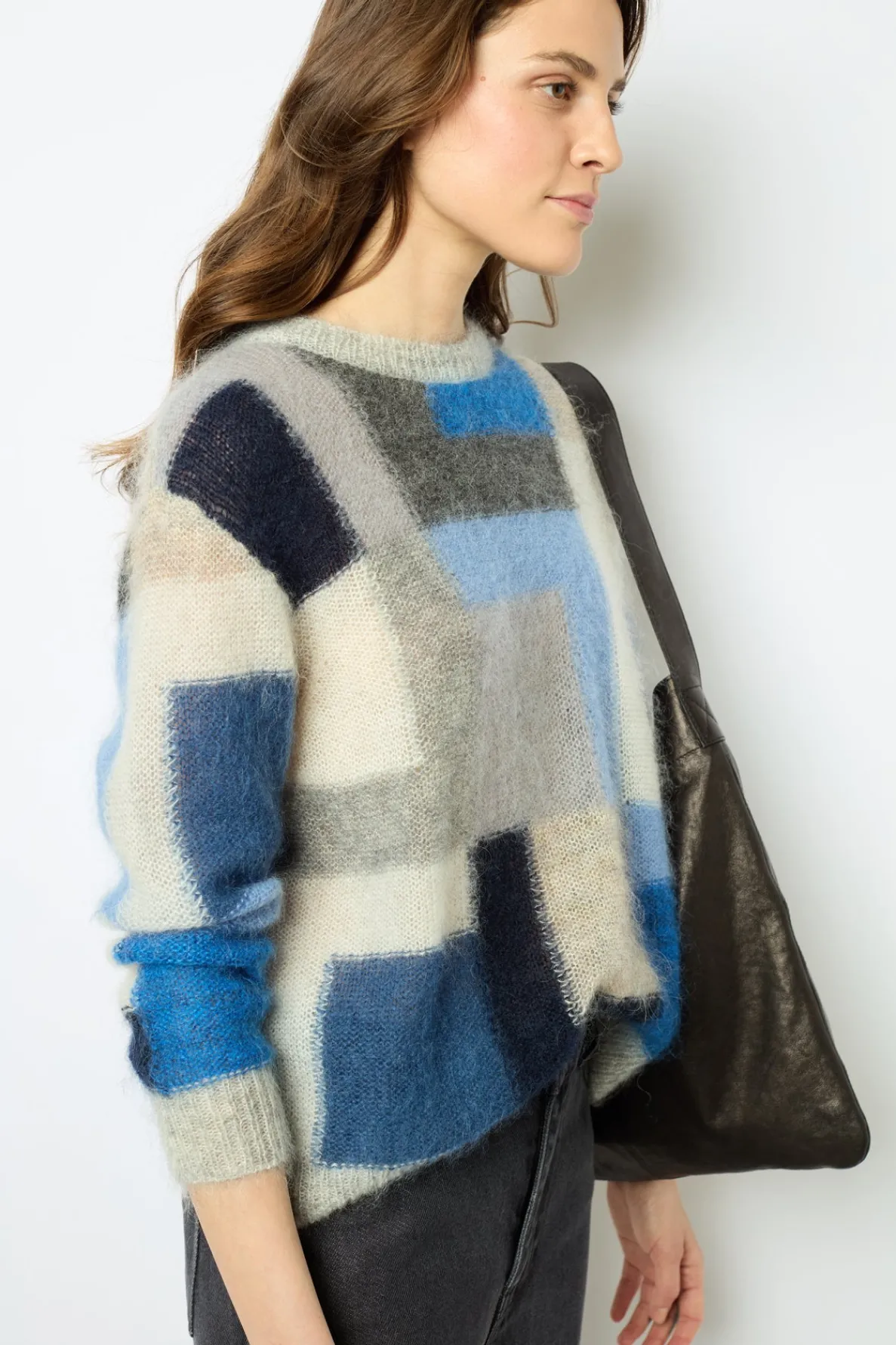 mohair_color_block_sweate_1.webp Fashion Mohair color block sweater - JANYCE Knitwear