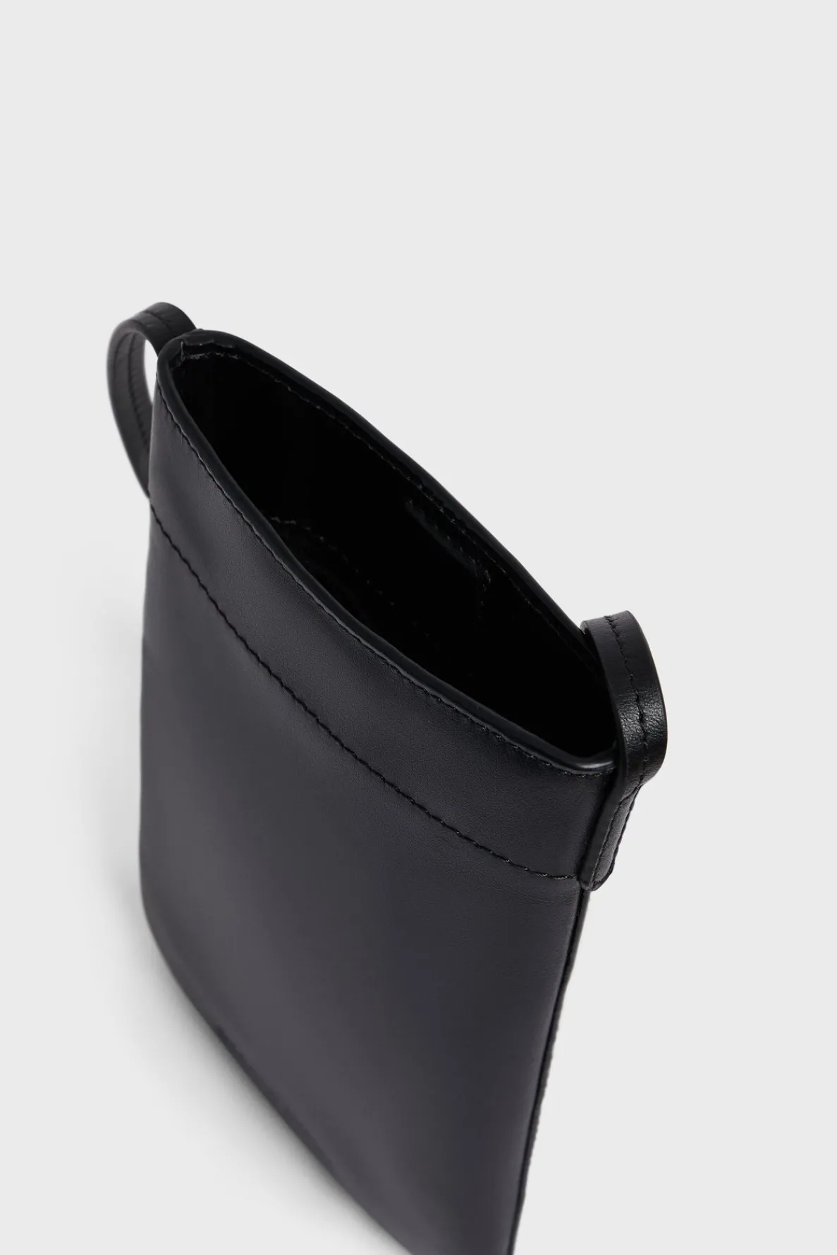 phoneholder_in_crumpled_l_3.webp Sale Phoneholder in crumpled leather - LADYPHONE Leather Goods