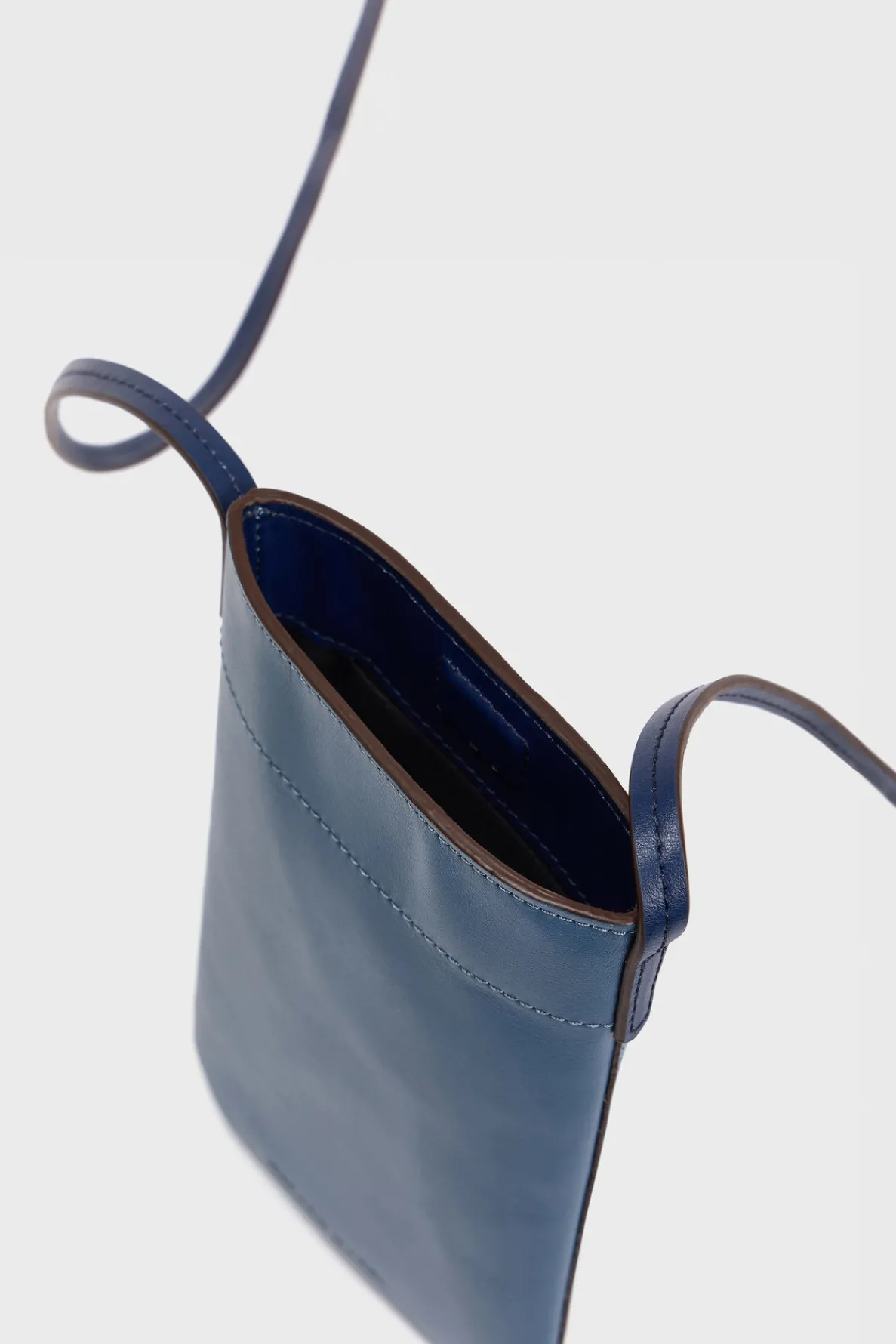 phoneholder_in_leather__l_3-1.webp Sale Phoneholder in leather - LADYPHONE Shoulder Bags | Leather Goods