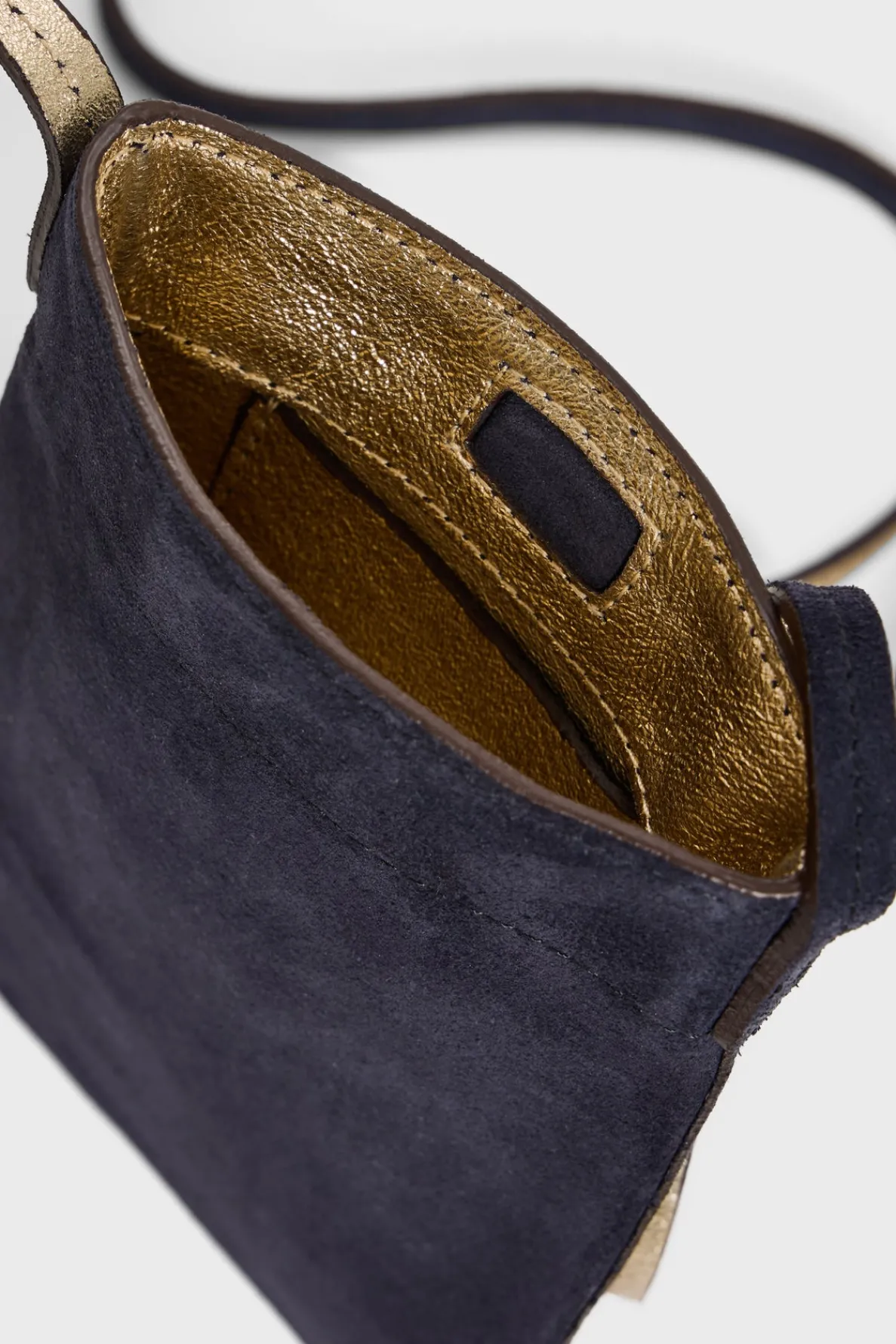 phoneholder_in_suede_leat_3-1.webp Outlet Phoneholder in suede leather metallic inside - LADYPHONE Shoulder Bags | Leather Goods
