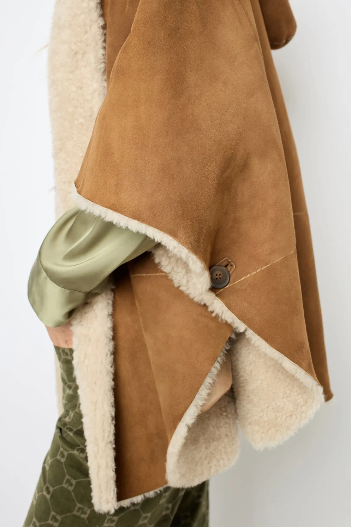 shearling_cape_coat__lori_2.webp Flash Sale Shearling cape coat - LORIANE Leather & Pelts