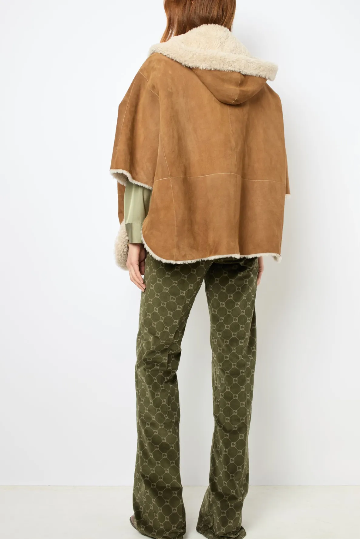shearling_cape_coat__lori_3.webp Flash Sale Shearling cape coat - LORIANE Leather & Pelts