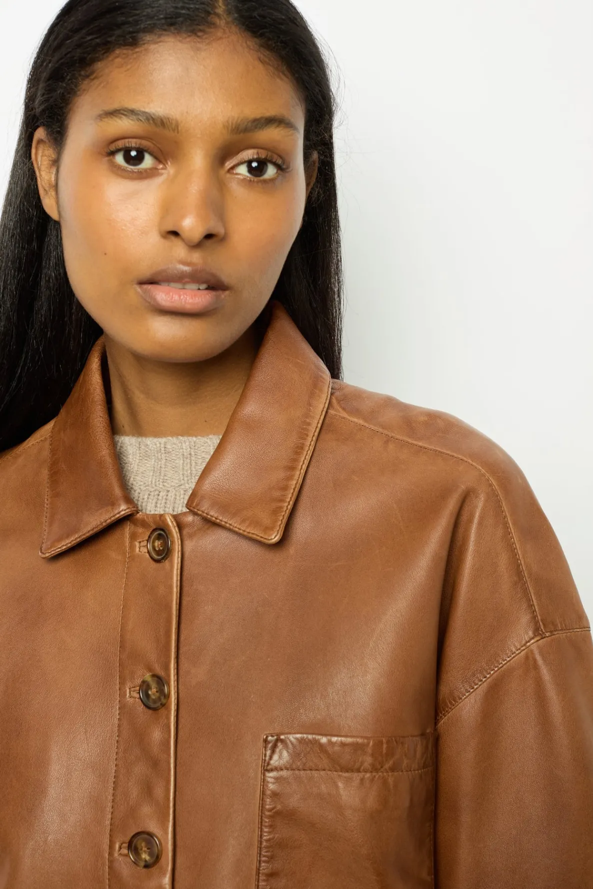 short_leather_jacket__joc_2.webp Outlet Short leather jacket - JOCYA Leather & Pelts