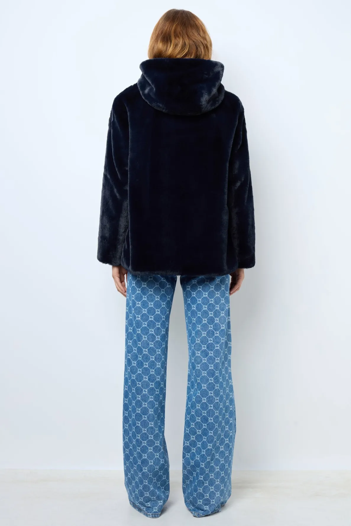 short_reversible_parka_in_4.webp Fashion Short reversible parka in faux fur - LILYROSE Coats