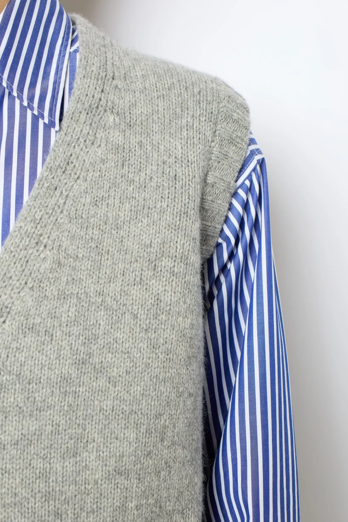sleeveless_cardigan__joss_2.webp Outlet Sleeveless cardigan - JOSSELYN Knitwear