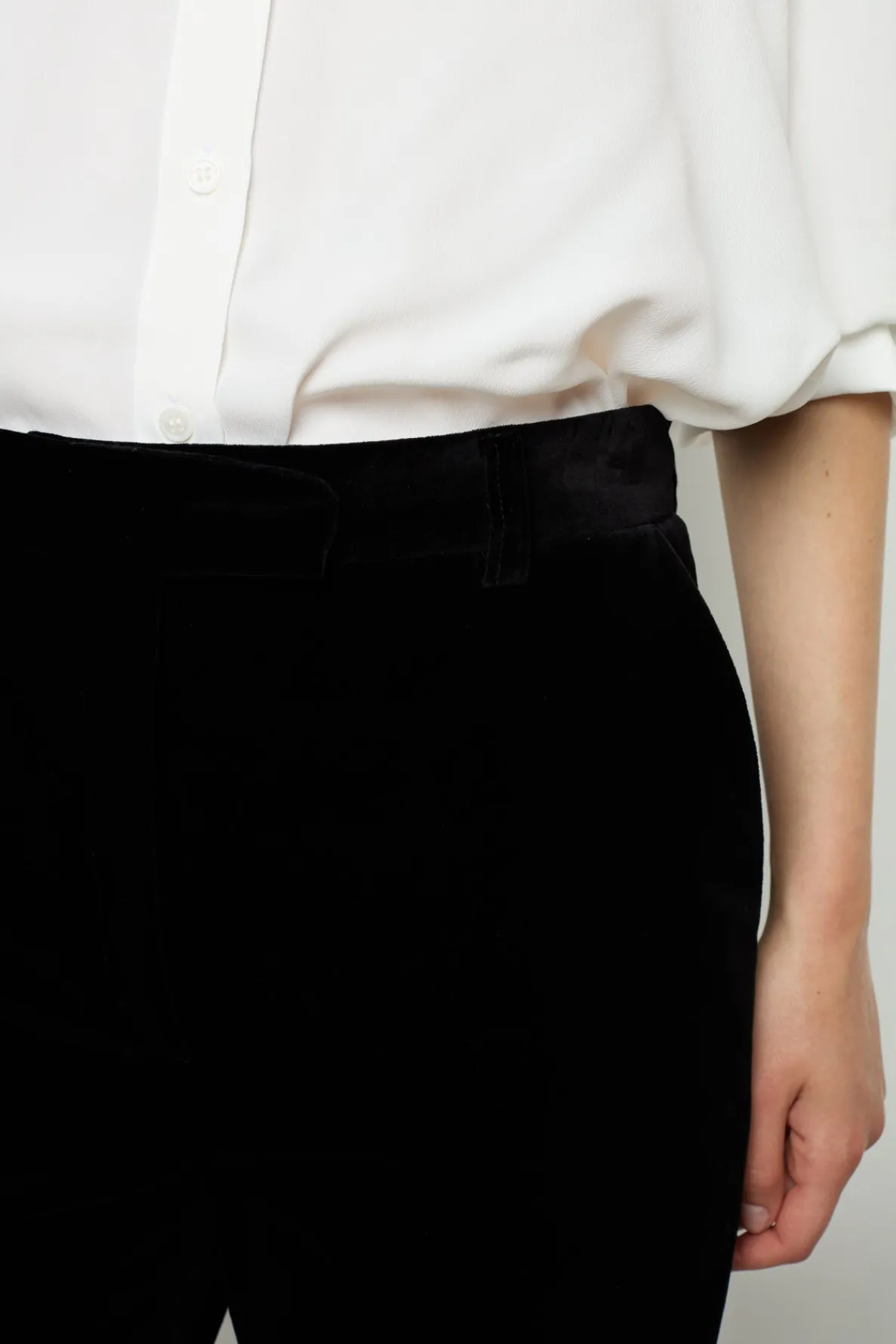 smooth_velvet_pants__nora_2-1.webp Outlet Smooth velvet pants - NORA Trousers | Suits & Outfits