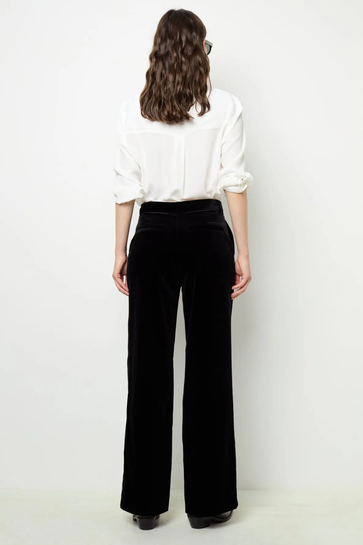 smooth_velvet_pants__nora_3-1.webp Outlet Smooth velvet pants - NORA Trousers | Suits & Outfits