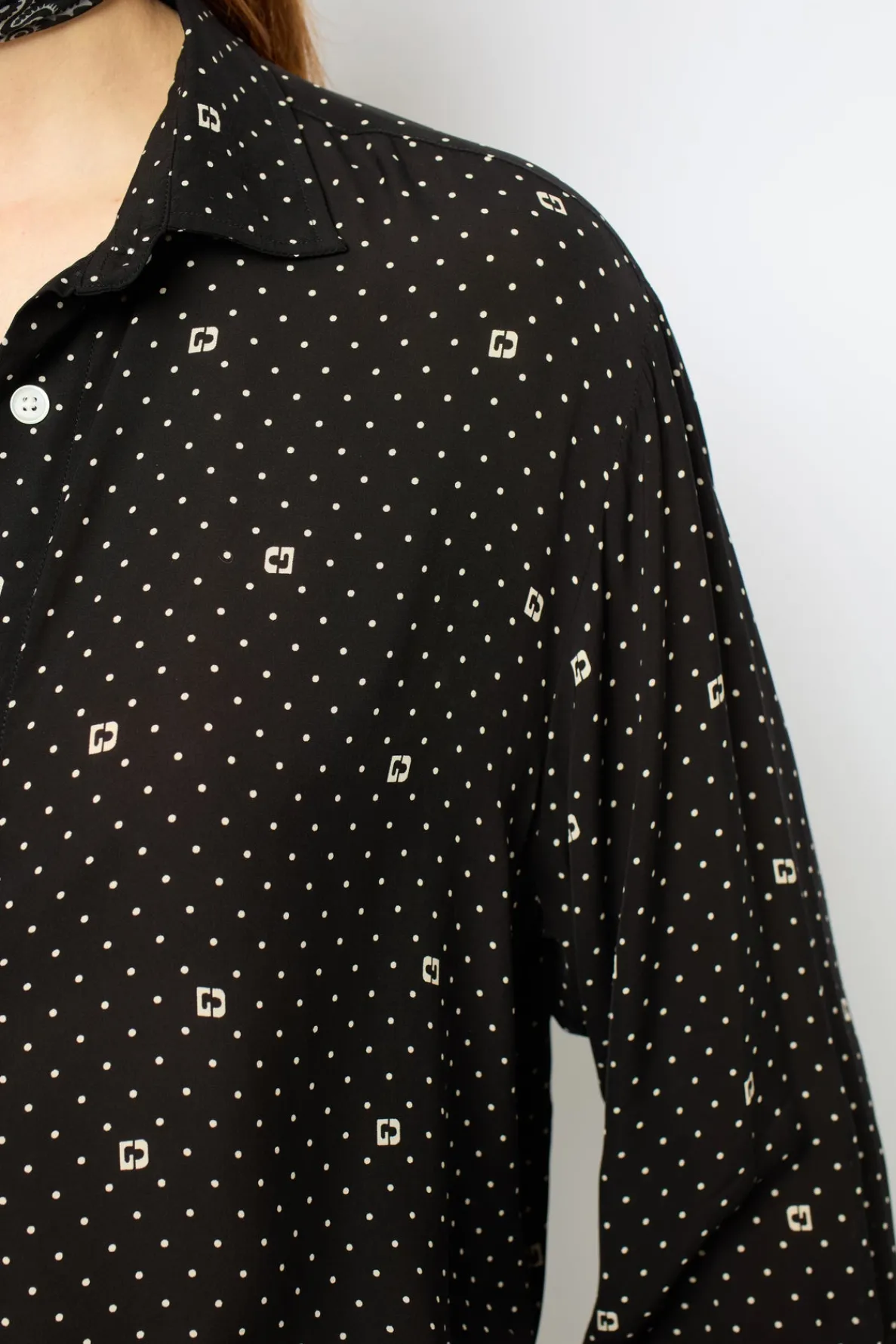 soft_polka_dot_shirt__cly_4.webp Outlet Soft polka dot shirt – CLYDE Shirts & Blouses | Suits & Outfits