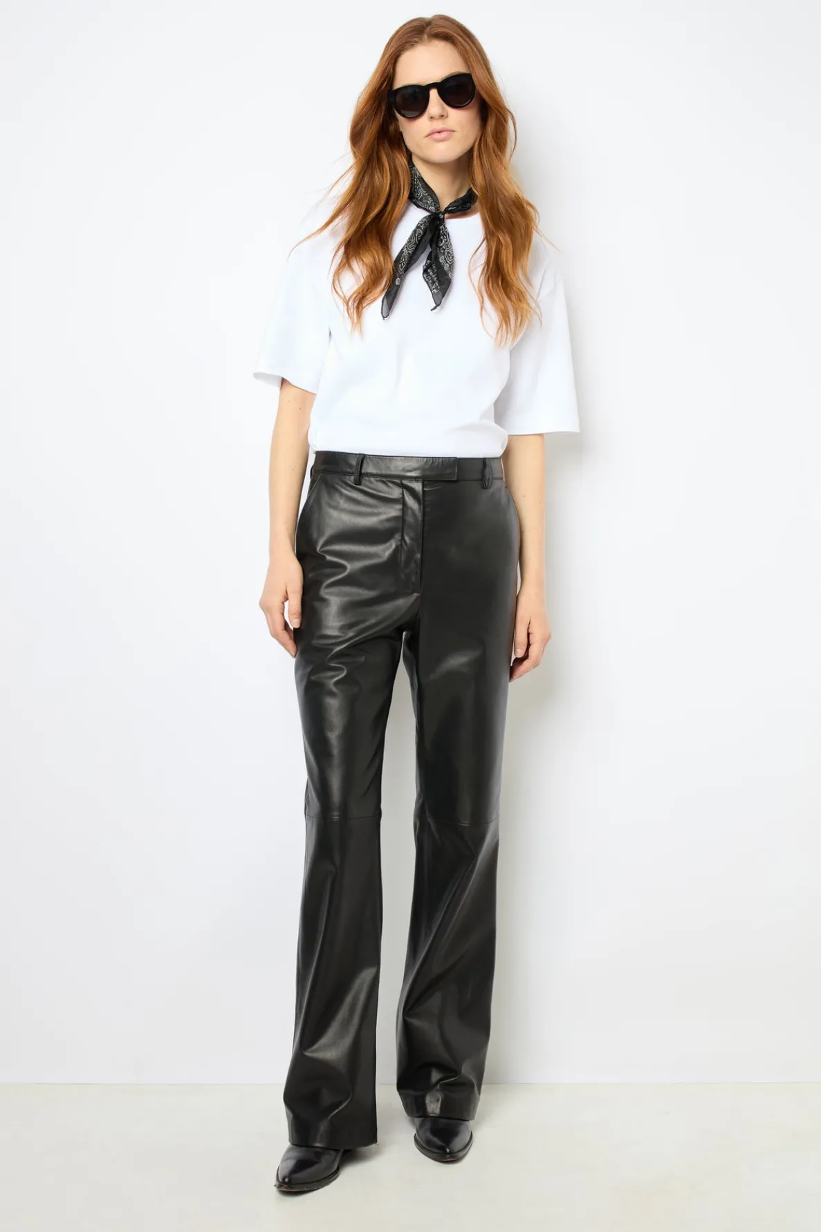 straight_leather_pants__n_0.webp Outlet Straight leather pants - NOOR Leather & Pelts