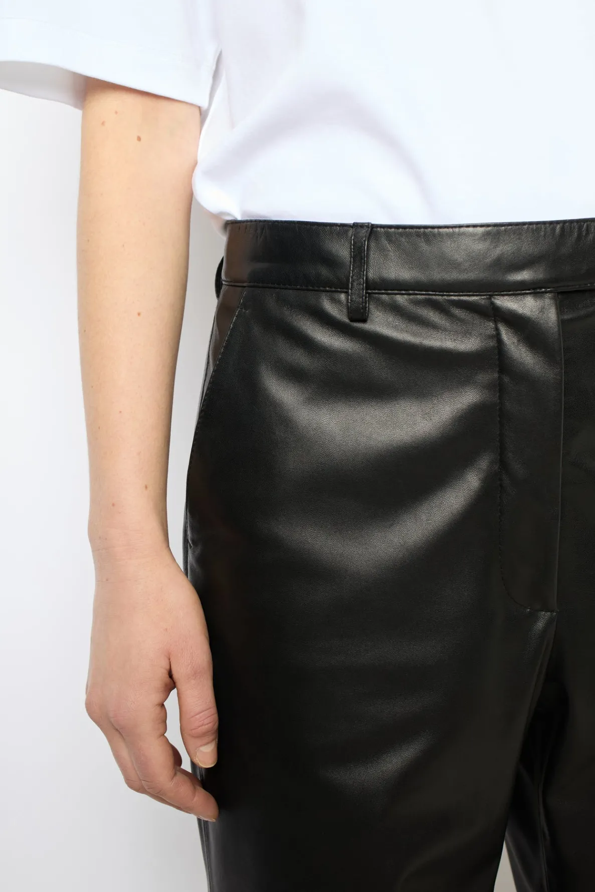 straight_leather_pants__n_2.webp Outlet Straight leather pants - NOOR Leather & Pelts