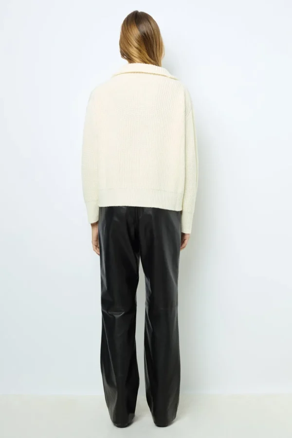 Store Truck neck swe