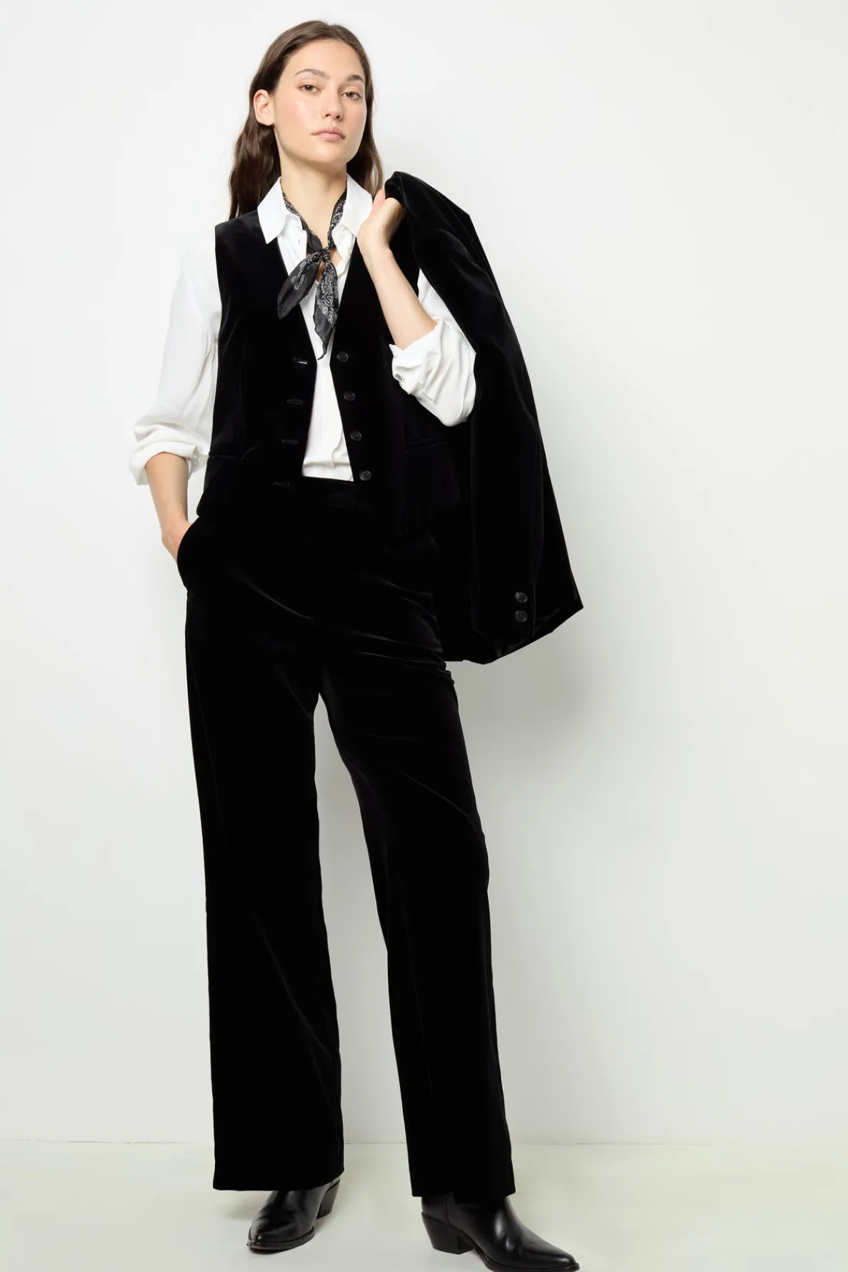 velvet_sleeveless_jacket__1.webp Cheap Velvet sleeveless jacket - MAIA Jackets | Suits & Outfits