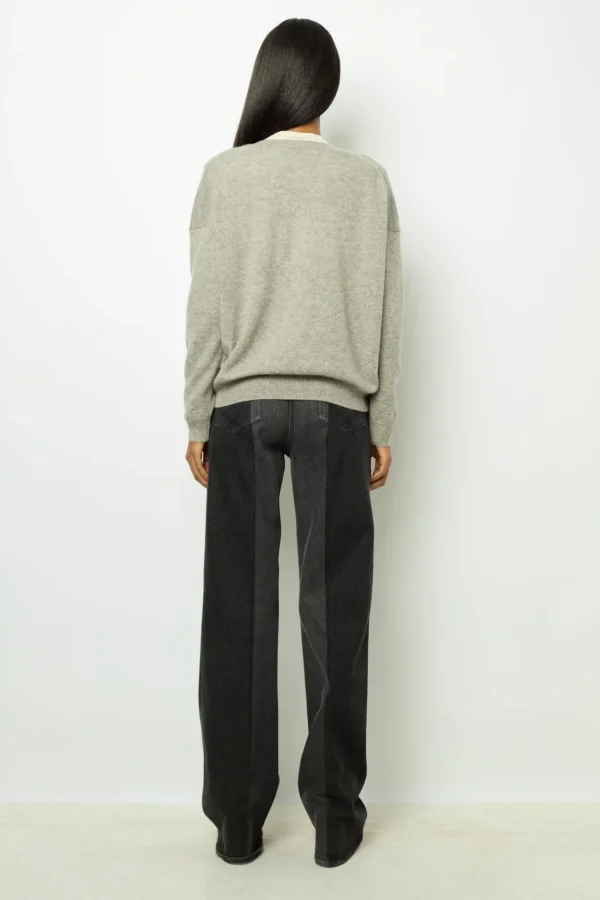 Shop V-neck cashmere sweater - JANETTE Knitwear