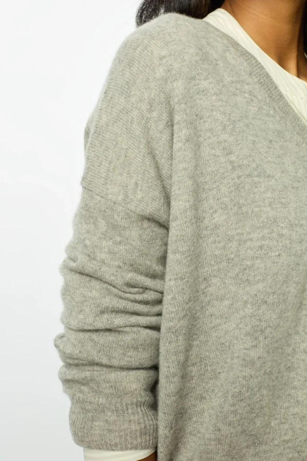 Shop V-neck cashmere sweater - JANETTE Knitwear