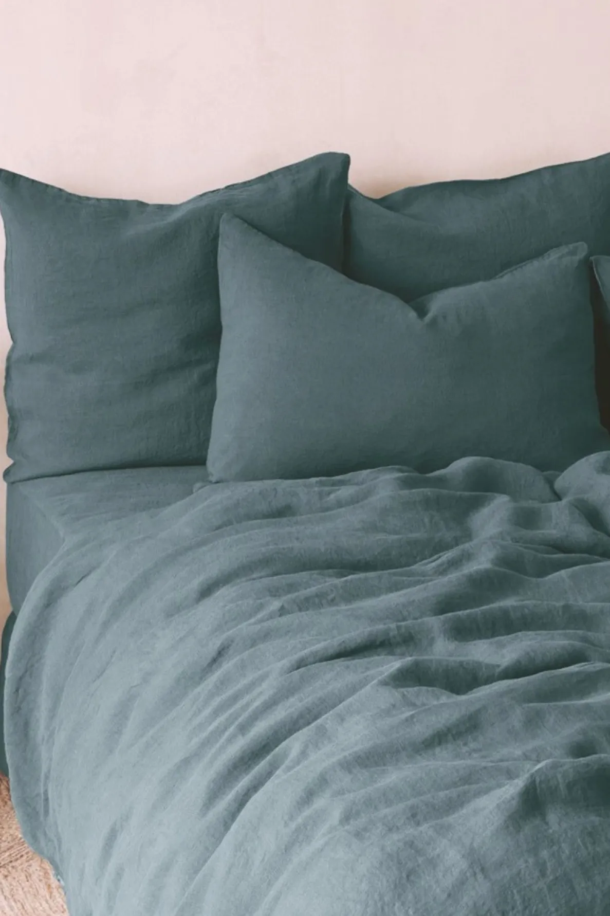 washed_linen_pillowcase___1-1.webp Outlet Washed linen pillowcase - midnight blue Pillow Cases
