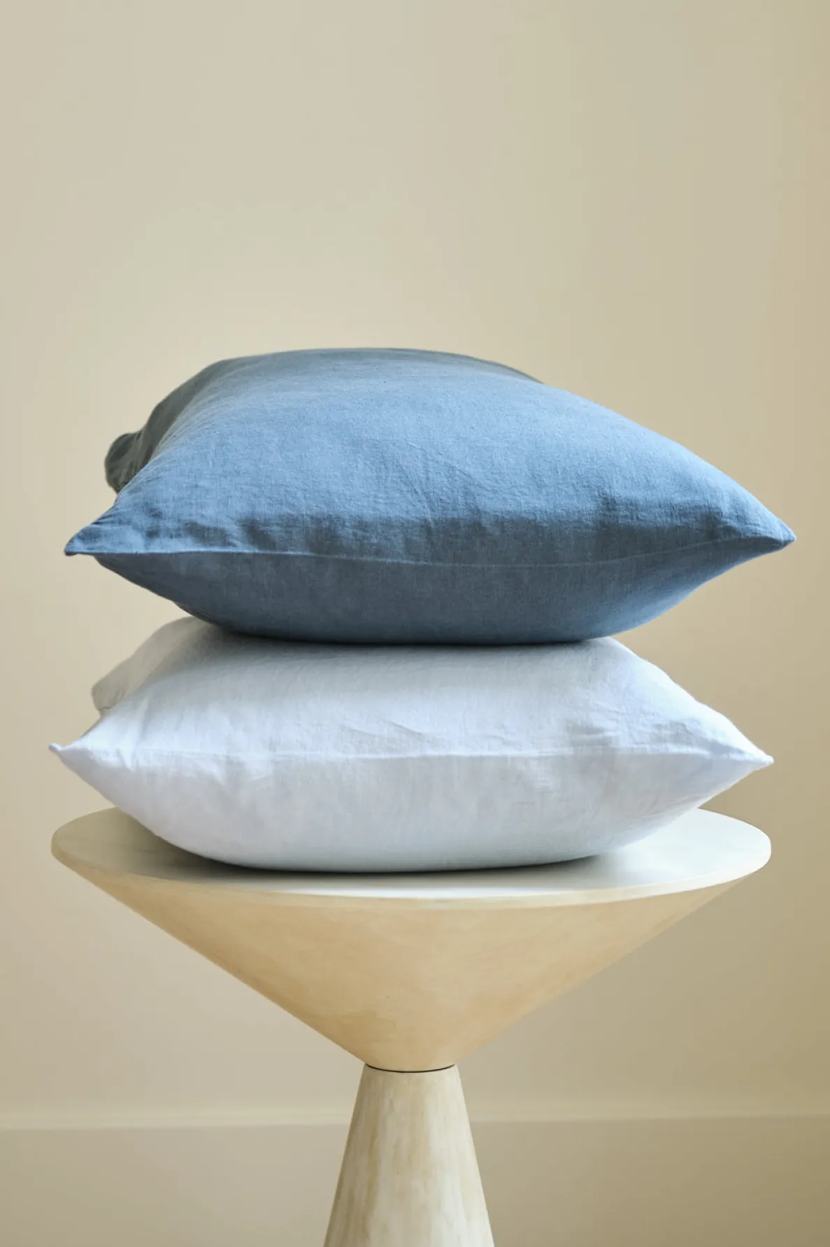 washed_linen_pillowcase___2-1.webp Outlet Washed linen pillowcase - midnight blue Pillow Cases