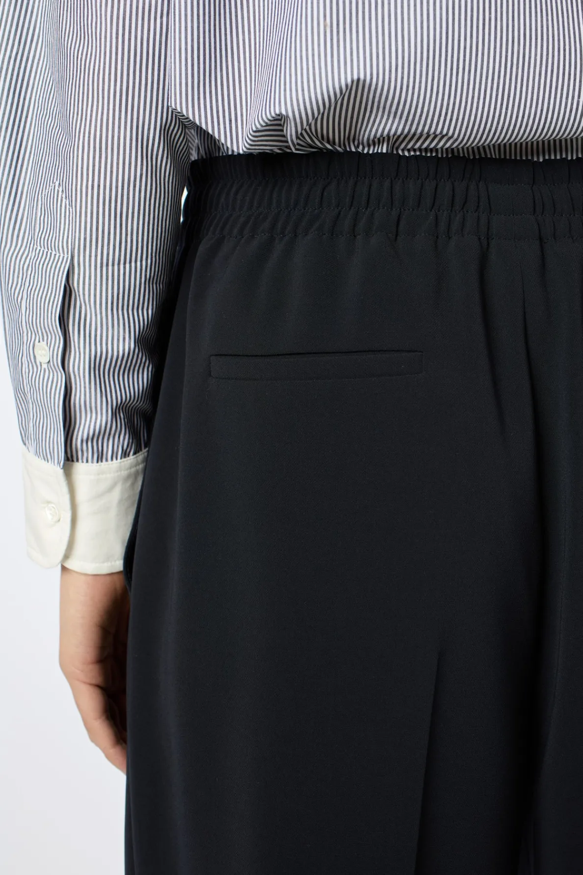 wideleg_pants_with_elasti_1.webp New Wide-leg pants with elasticated waist - NELLY Trousers