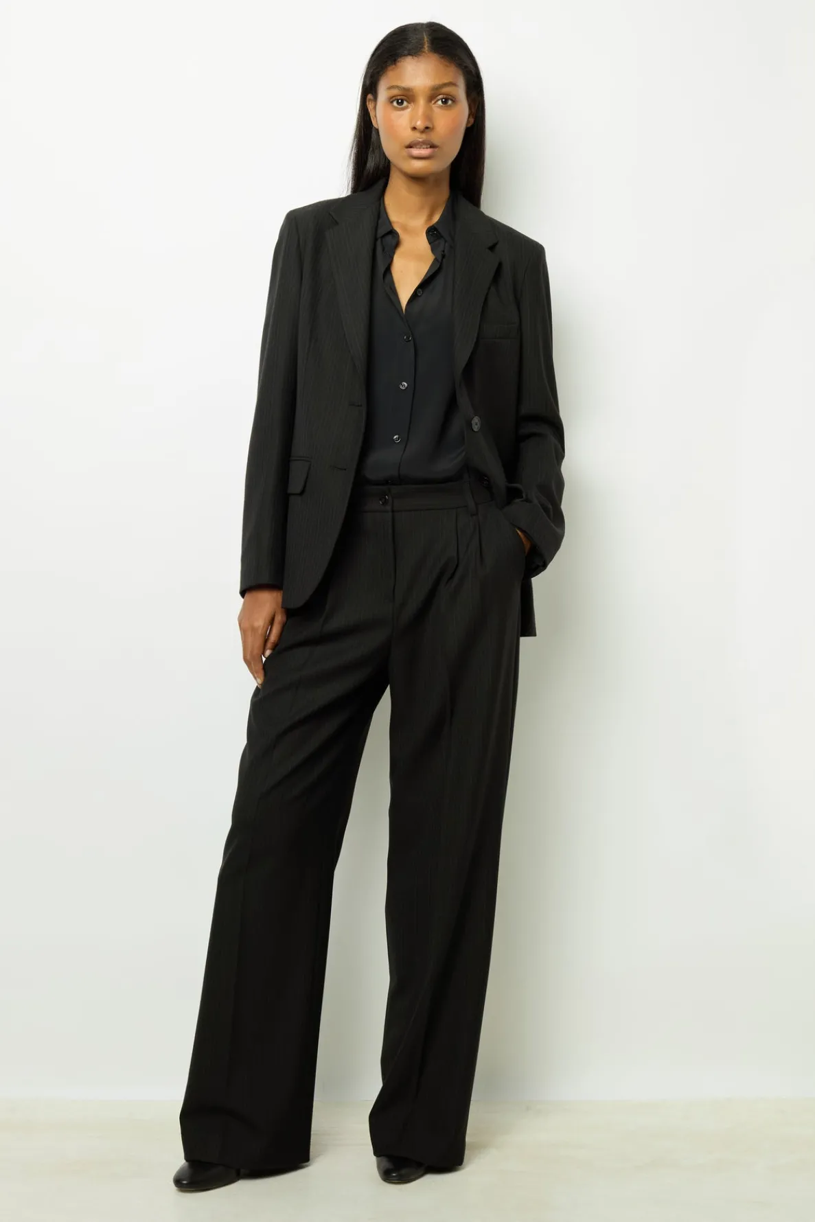 wideleg_pants_with_fine_s_0.webp New Wide-leg pants with fine stripes - NIEVES Trousers | Suits & Outfits