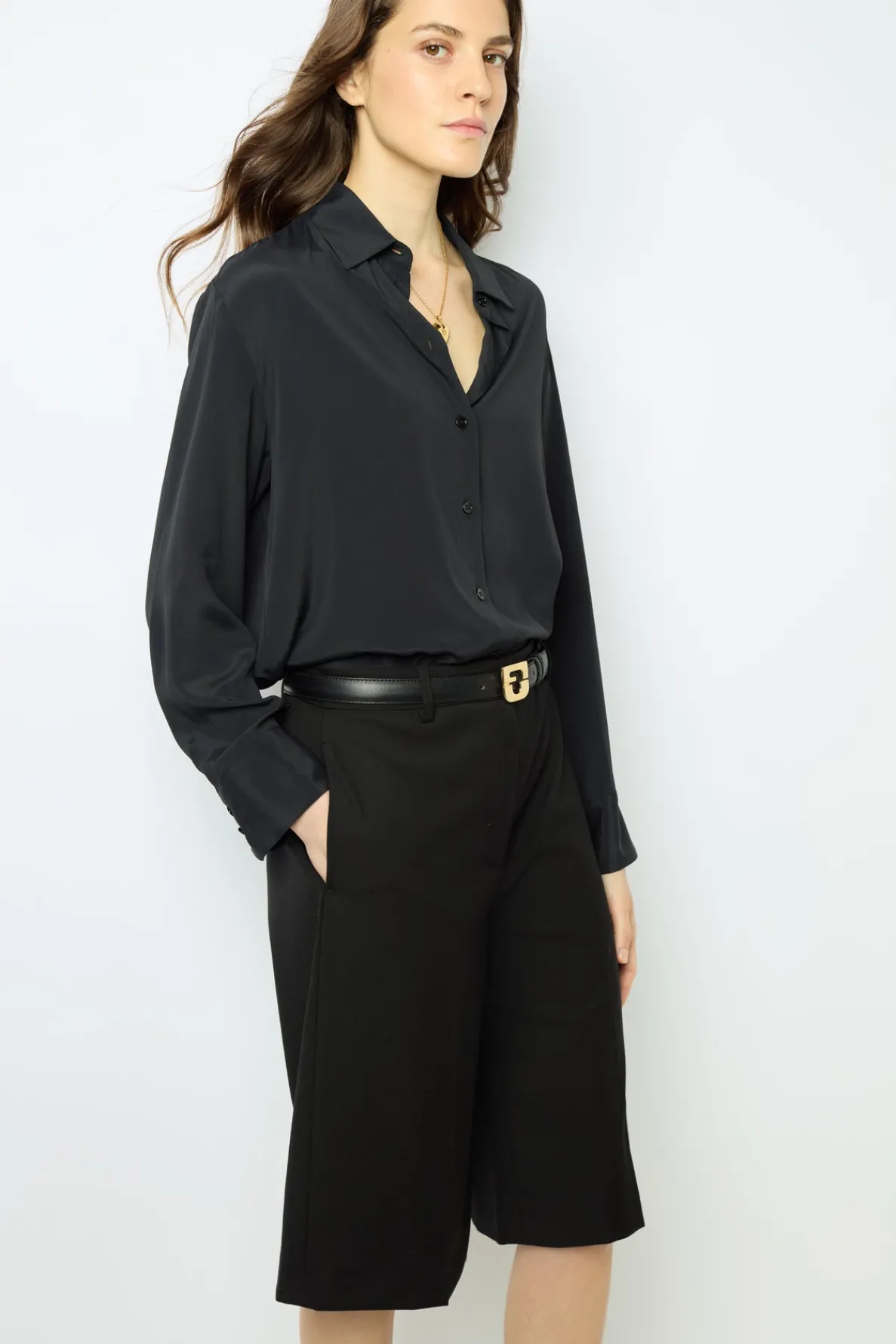wool_blend_bermuda_shorts_1.webp Discount Wool blend Bermuda shorts - NEYLA Trousers