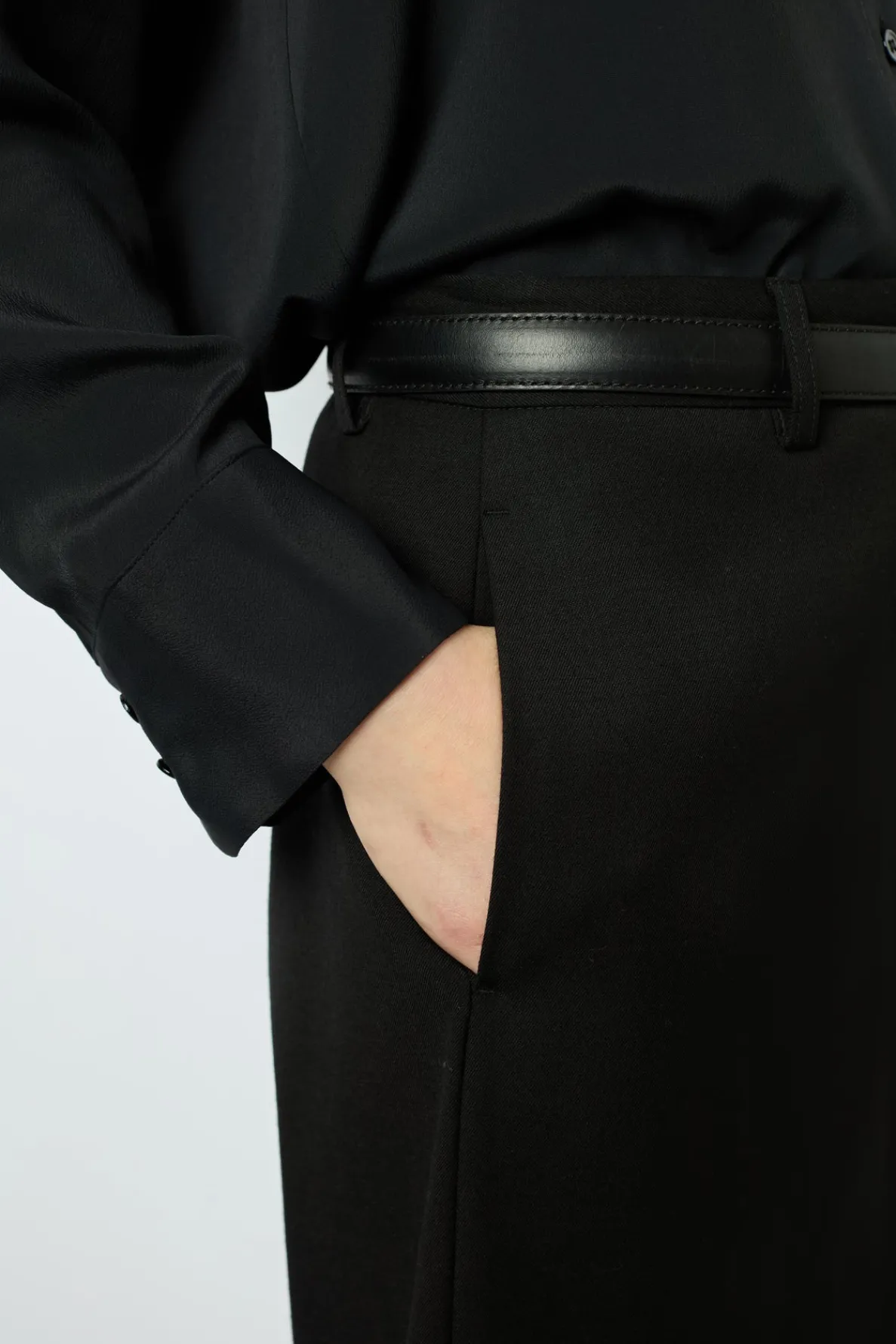 wool_blend_bermuda_shorts_2.webp Discount Wool blend Bermuda shorts - NEYLA Trousers