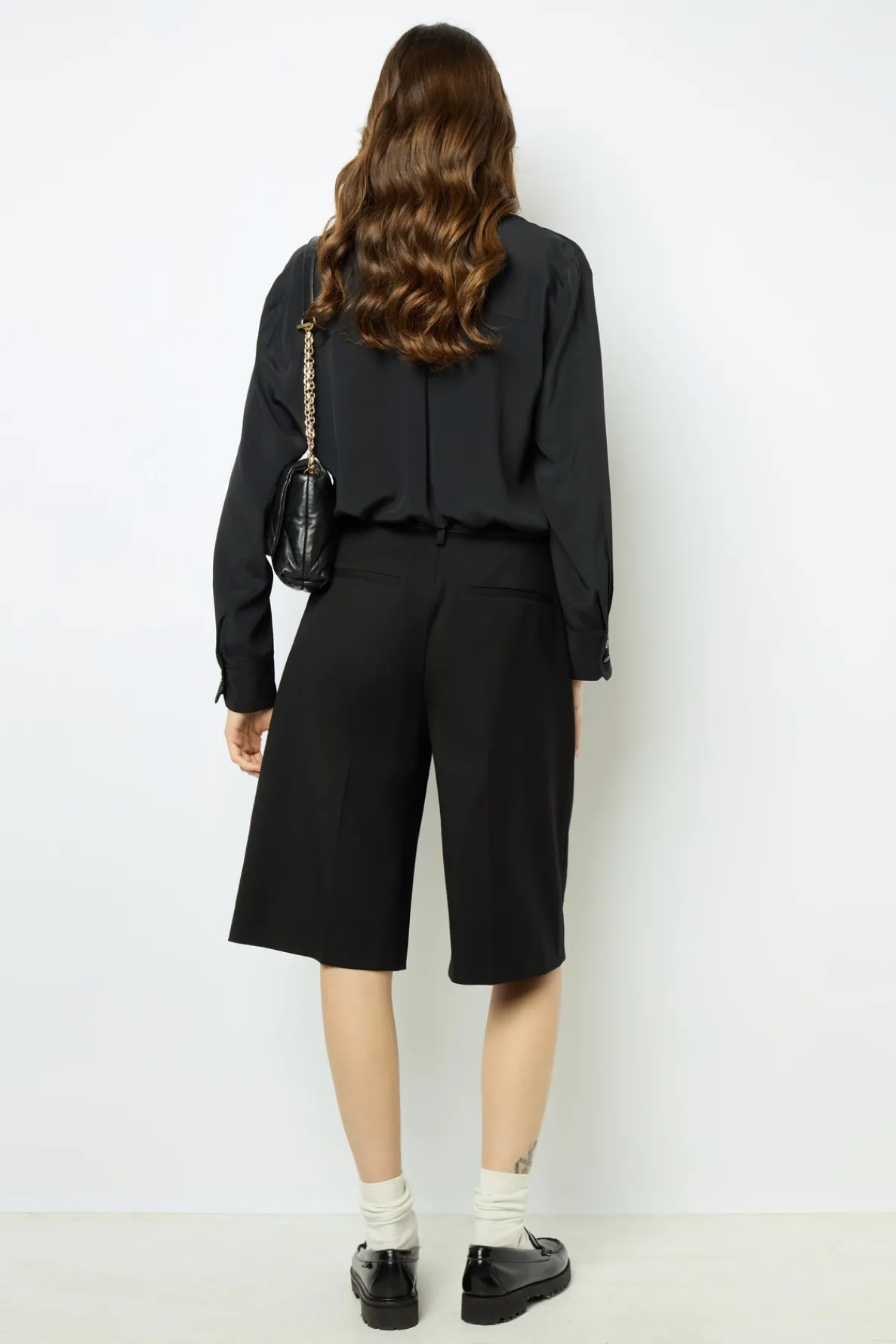 wool_blend_bermuda_shorts_3.webp Discount Wool blend Bermuda shorts - NEYLA Trousers