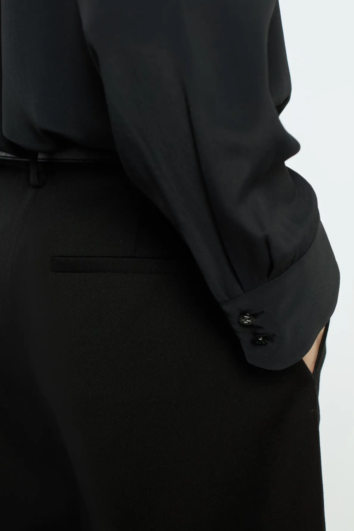 wool_blend_bermuda_shorts_4.webp Discount Wool blend Bermuda shorts - NEYLA Trousers