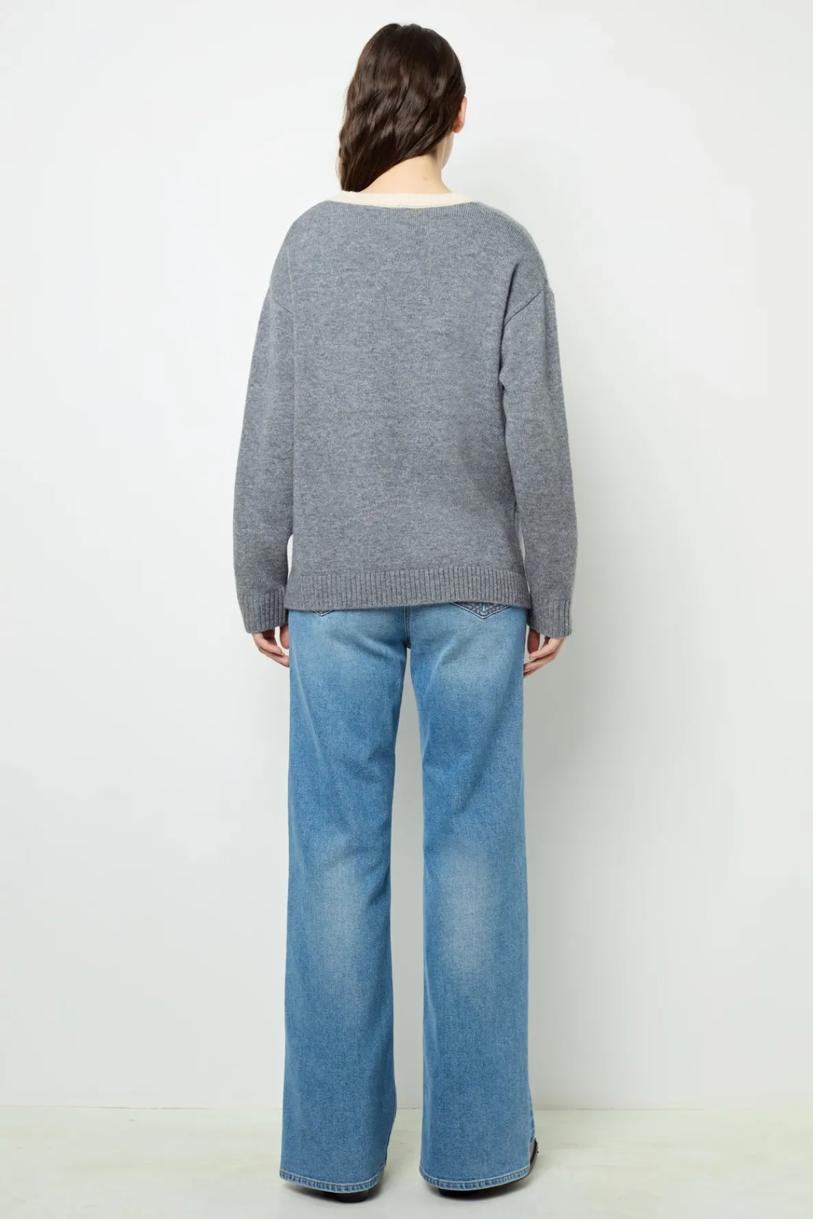 wool_twocoloured_cardigan_3.webp Cheap Wool two-coloured cardigan - JANNICE Knitwear